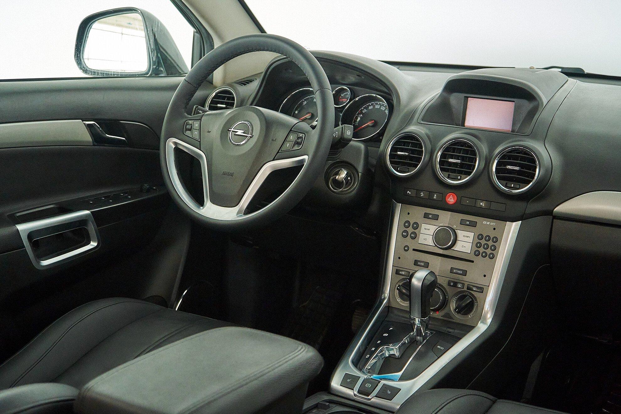 Opel Antara 2013, черный