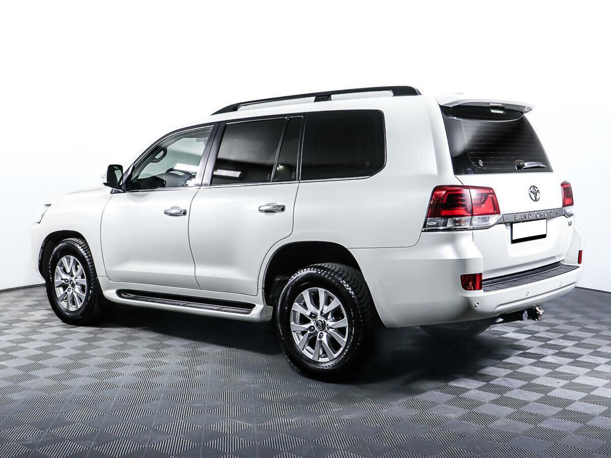Toyota Land Cruiser 2019, белый