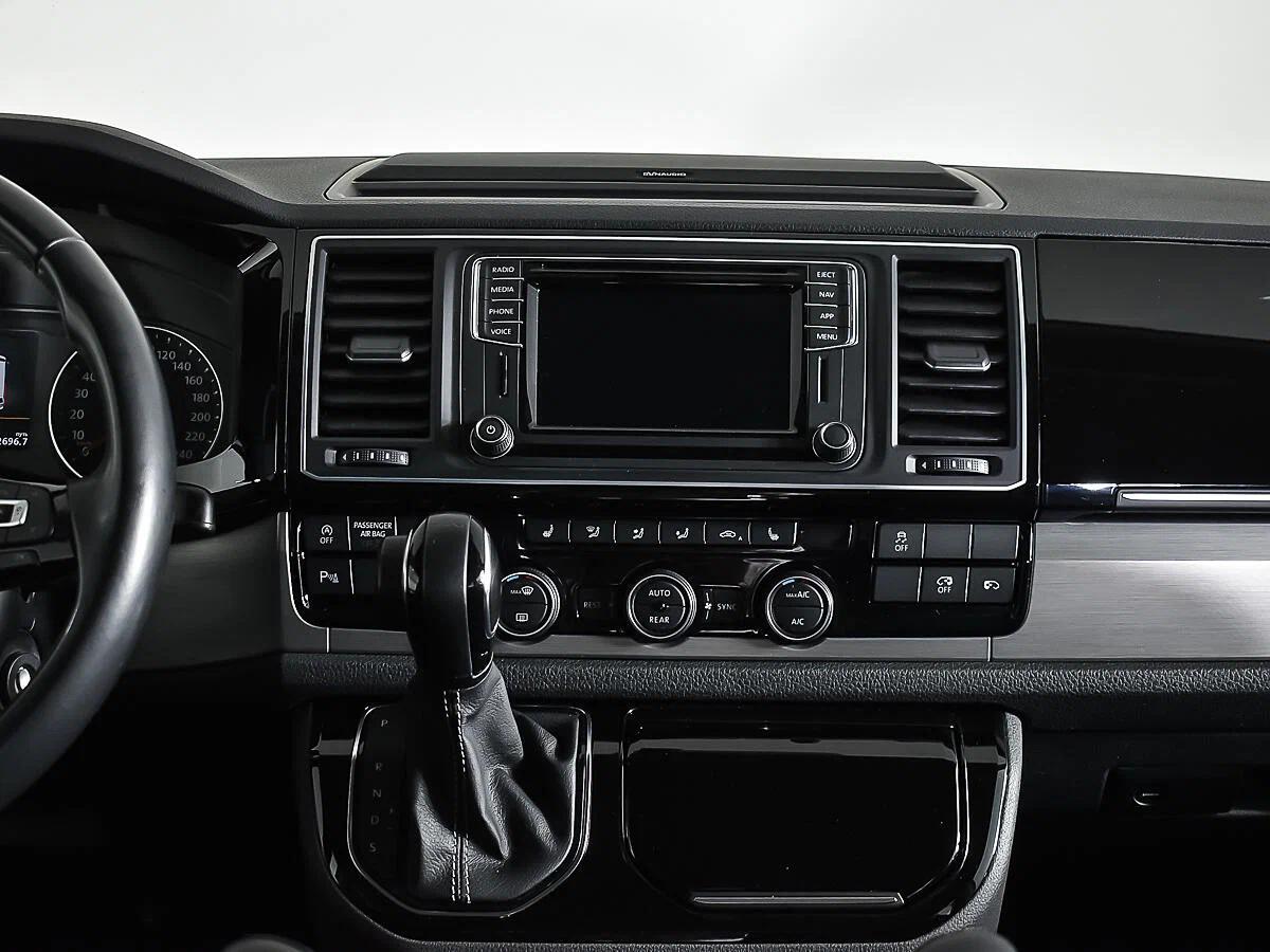 Volkswagen Multivan 2019, белый