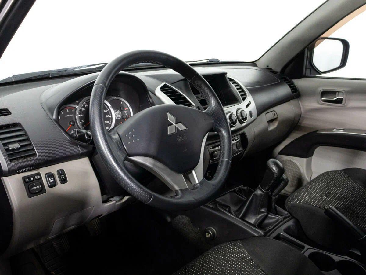 Mitsubishi L200 2013, черный