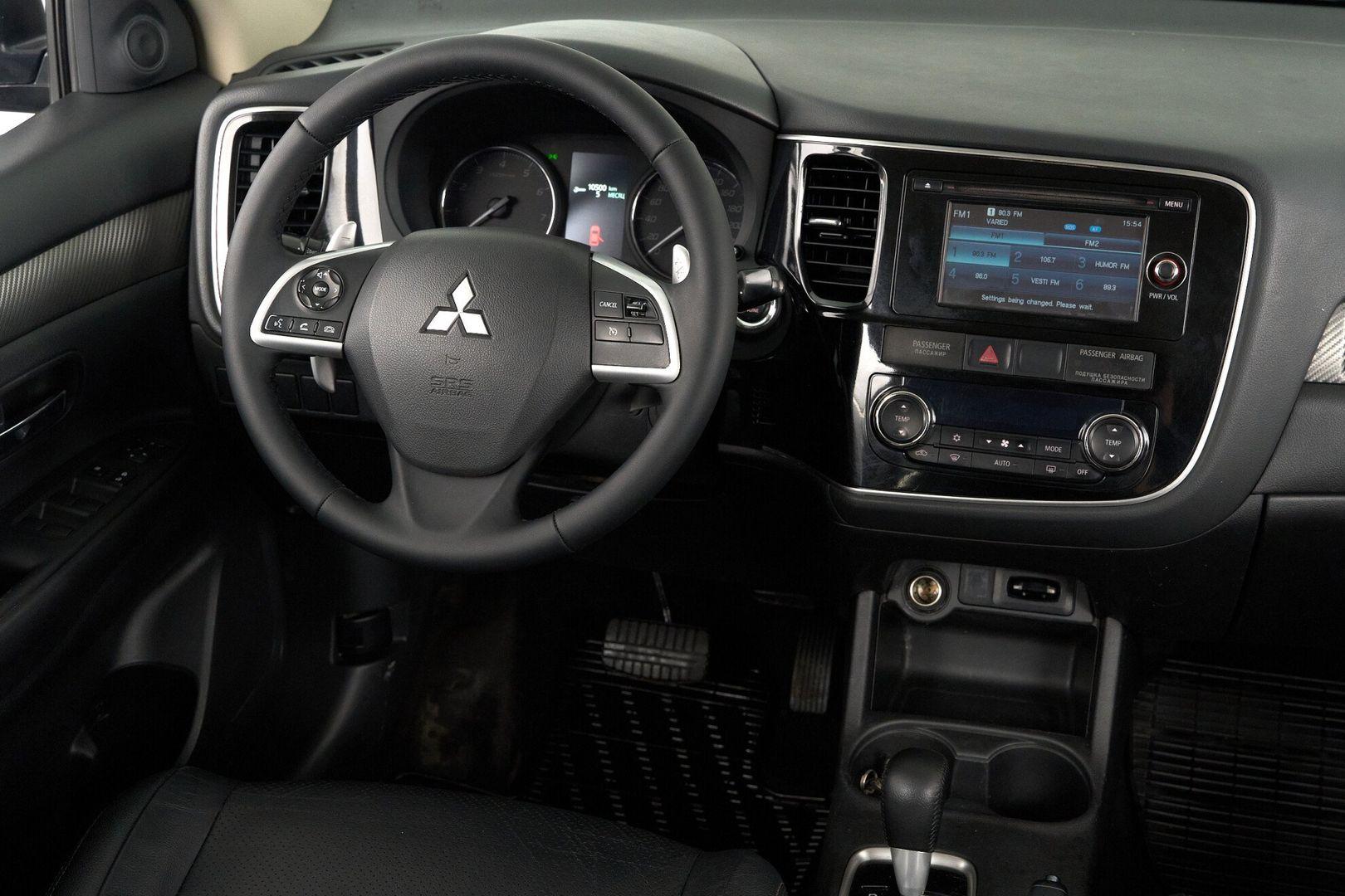 Mitsubishi Outlander 2014, черный