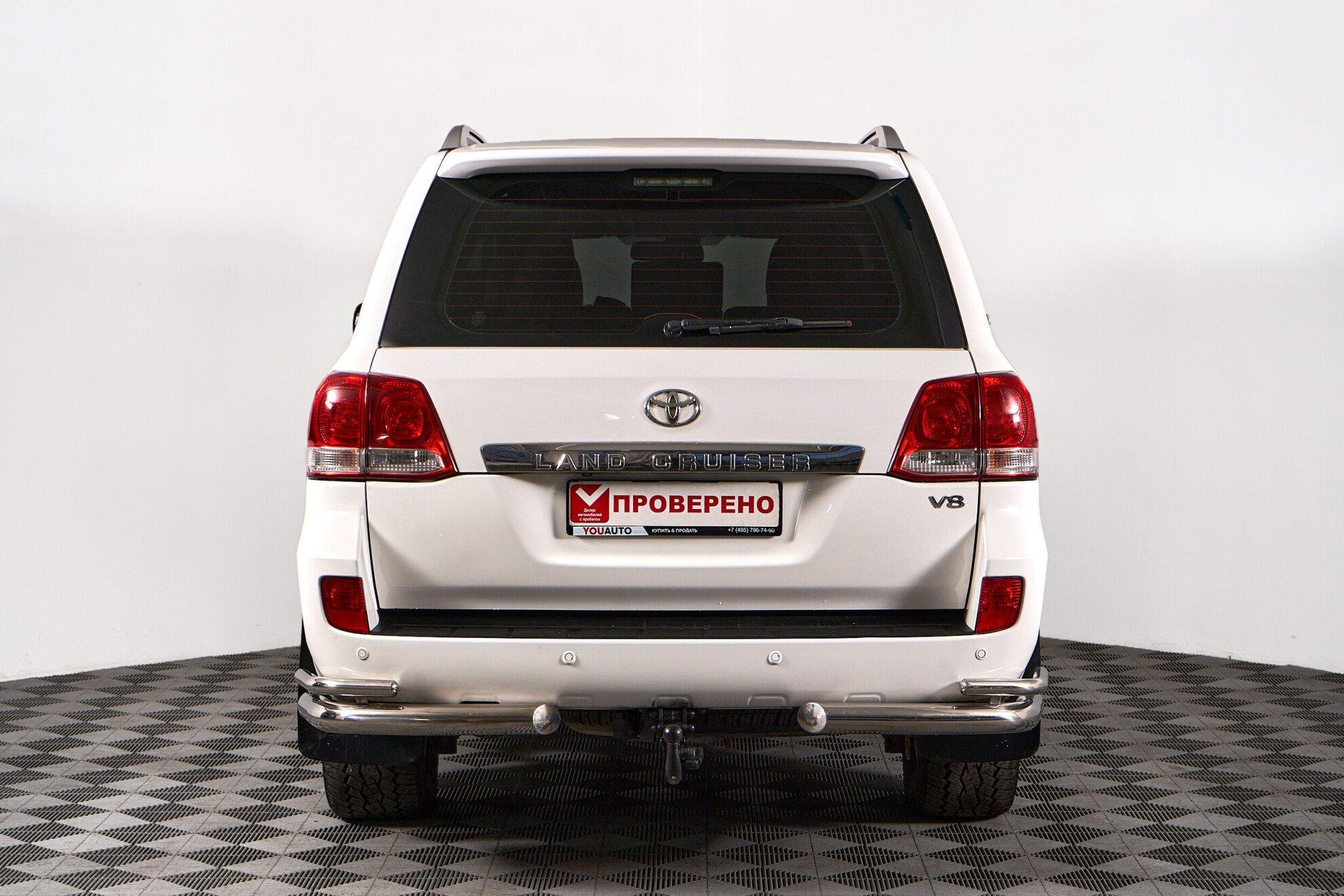 Toyota Land Cruiser 2011, белый
