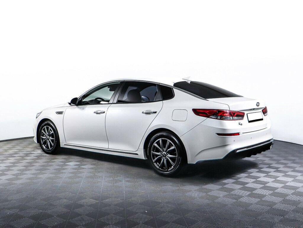Kia K5 2019, белый
