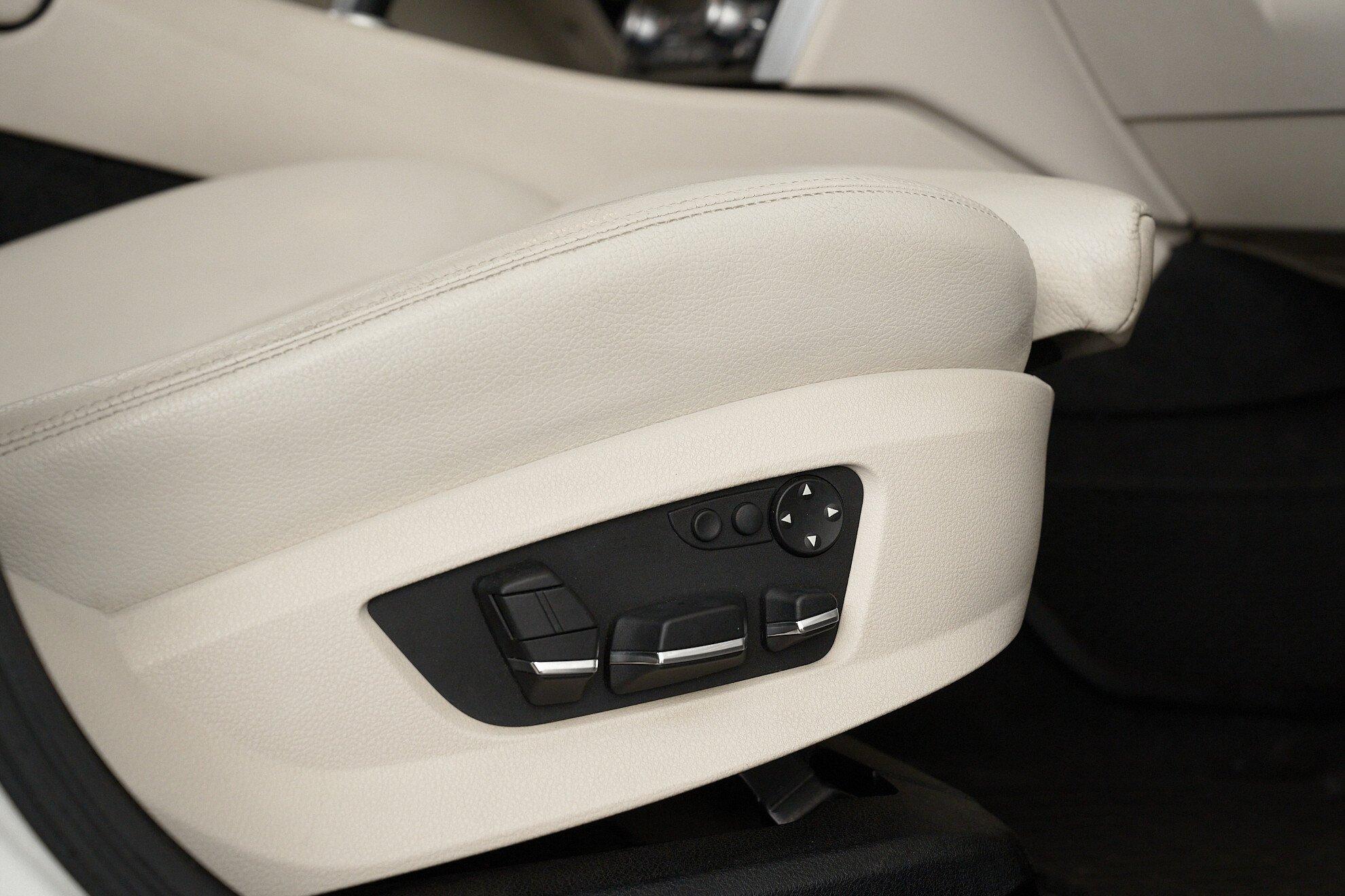 BMW 5 серии 2012, белый