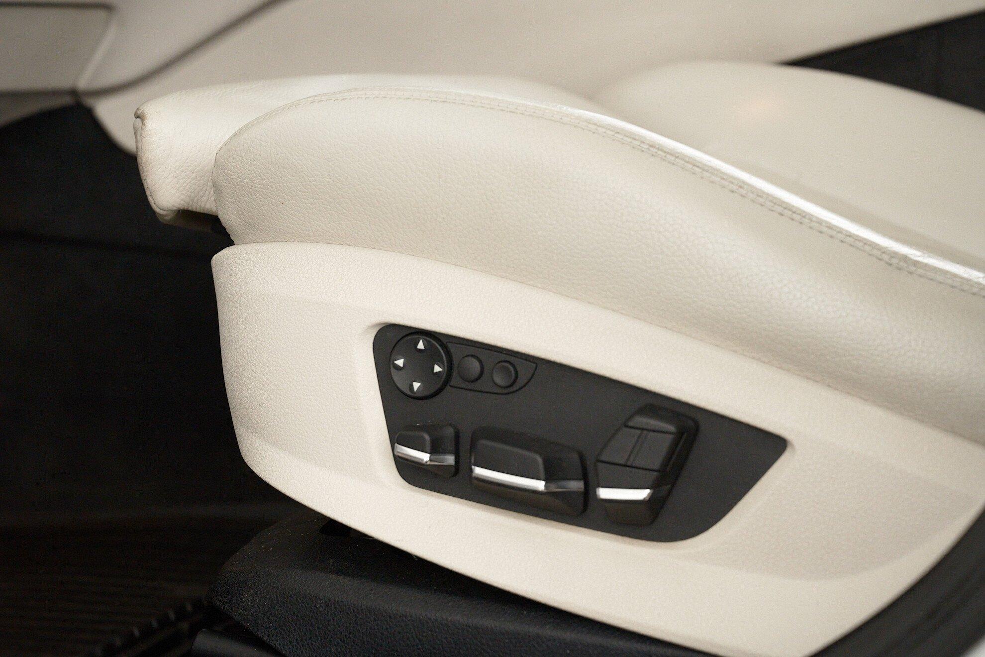 BMW 5 серии 2012, белый