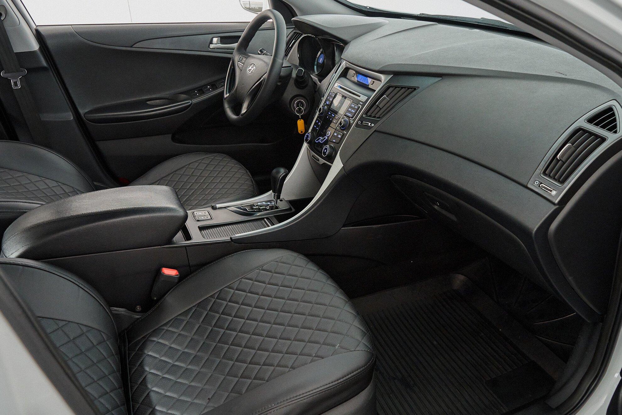 Hyundai Sonata 2012, белый