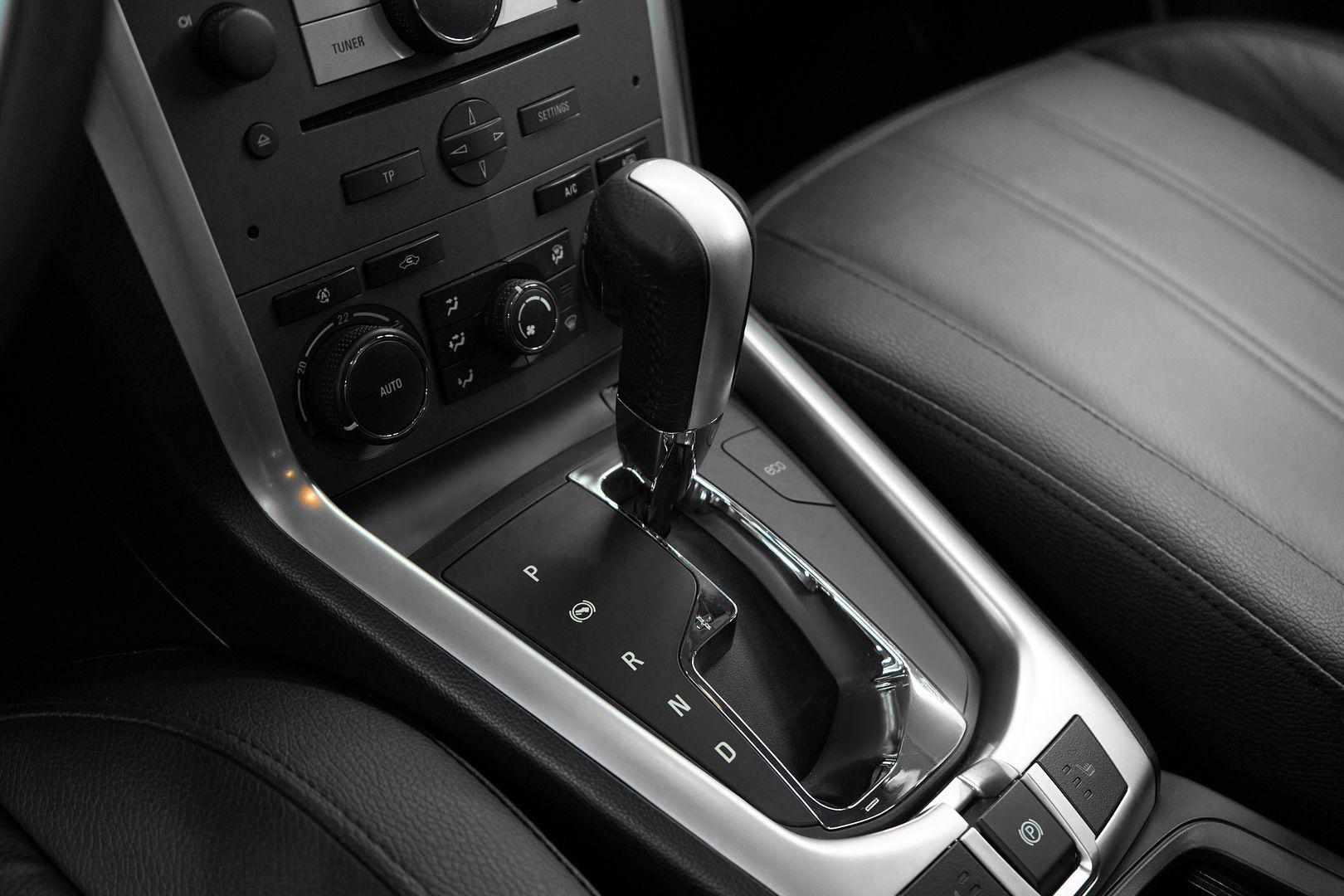Opel Antara 2014, белый
