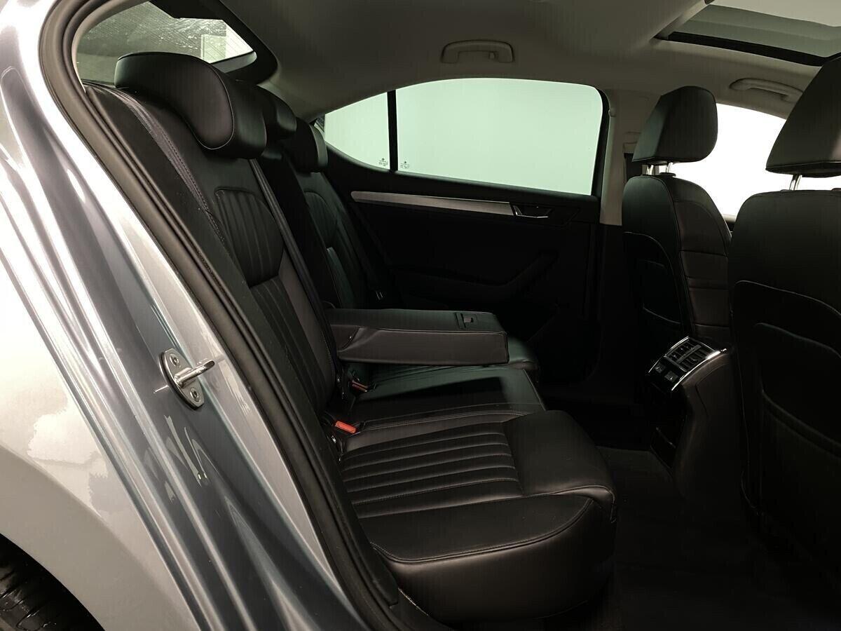 Skoda Superb 2019, серебряный