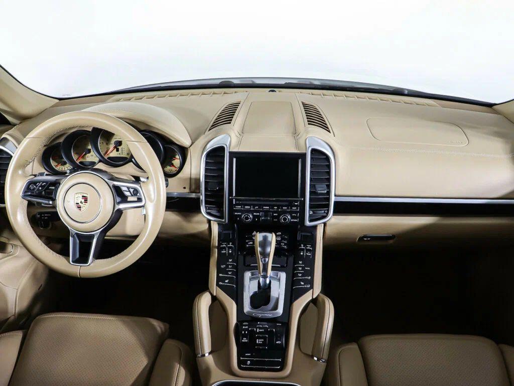 Porsche Cayenne 2018, белый
