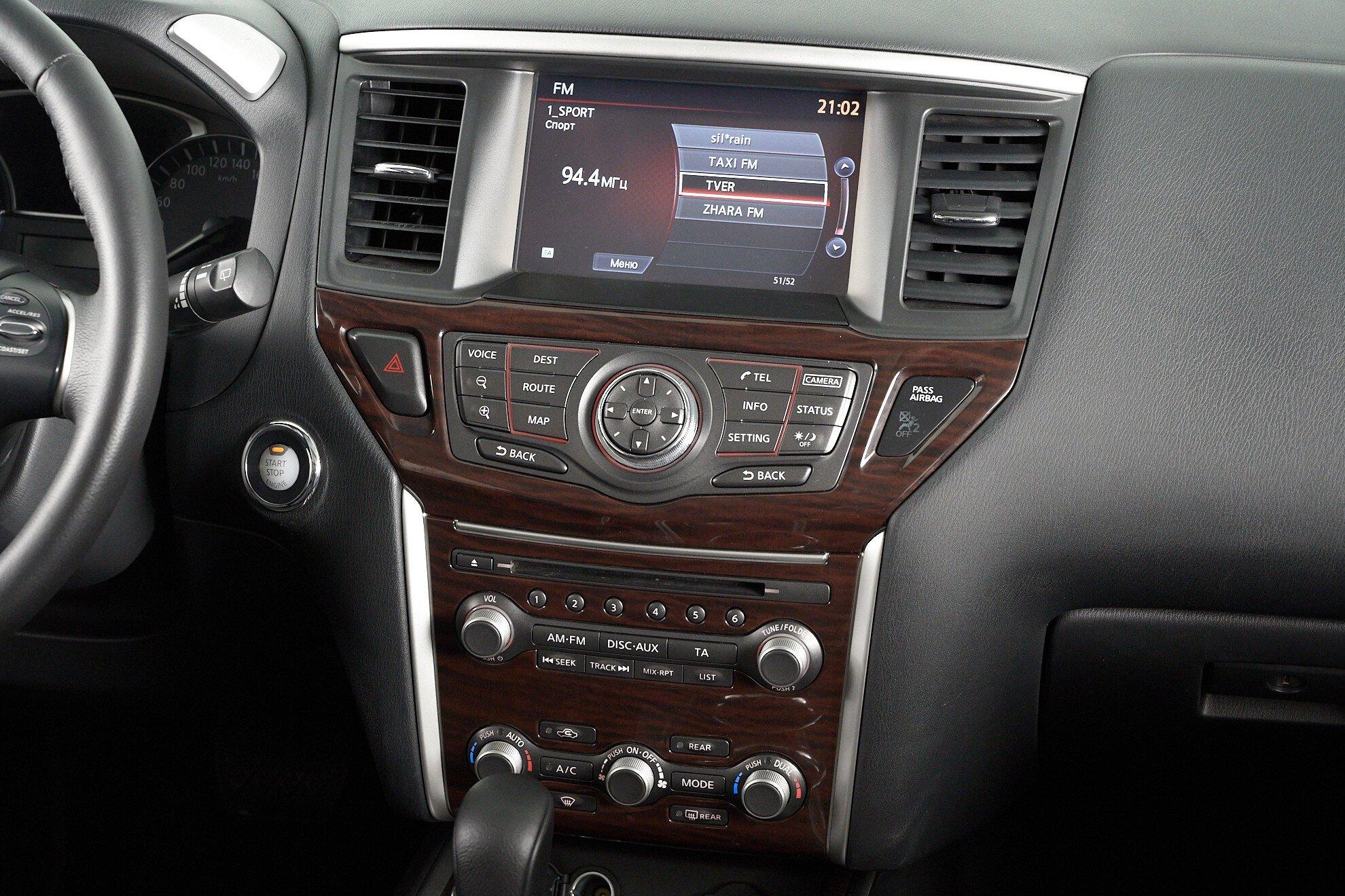 Nissan Pathfinder 2015, черный