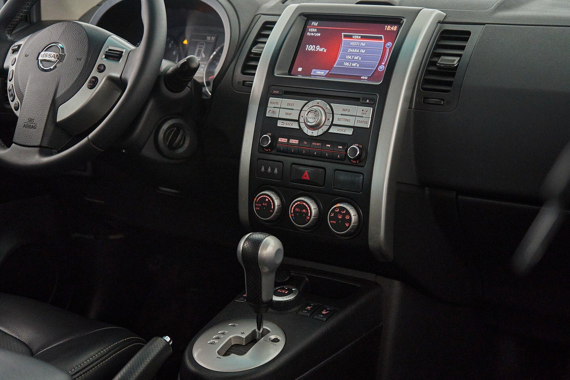 Nissan X-Trail 2011, серебряный