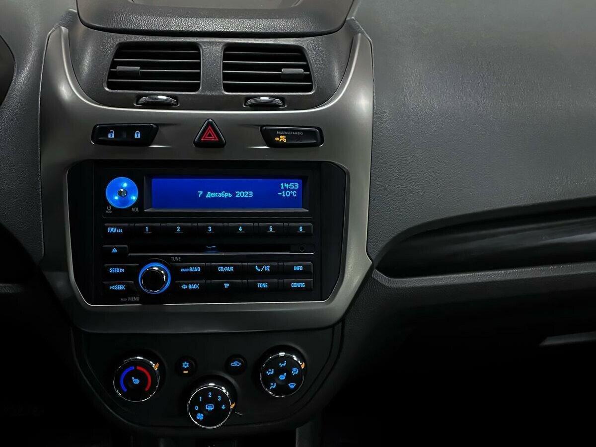 Chevrolet Cobalt 2022, черный