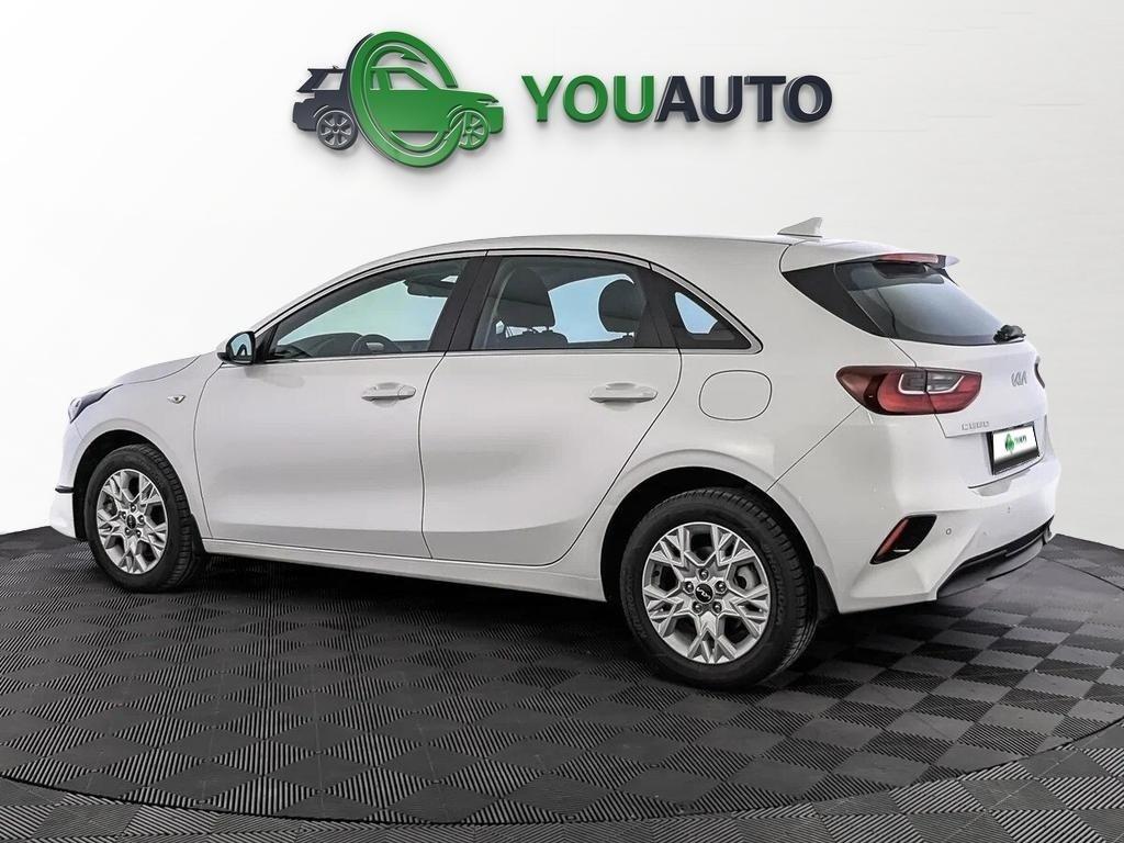 Kia Ceed 2022, белый