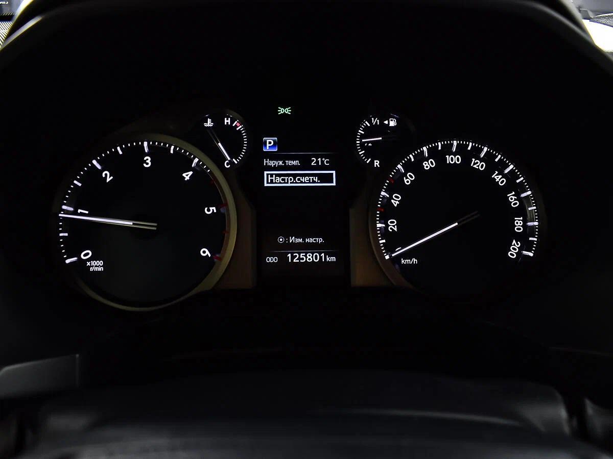 Toyota Land Cruiser Prado 2017, белый