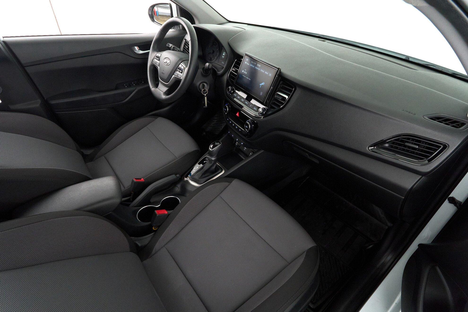Hyundai Solaris 2020, белый