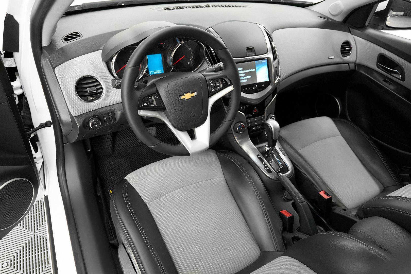 Chevrolet Cruze 2014, белый