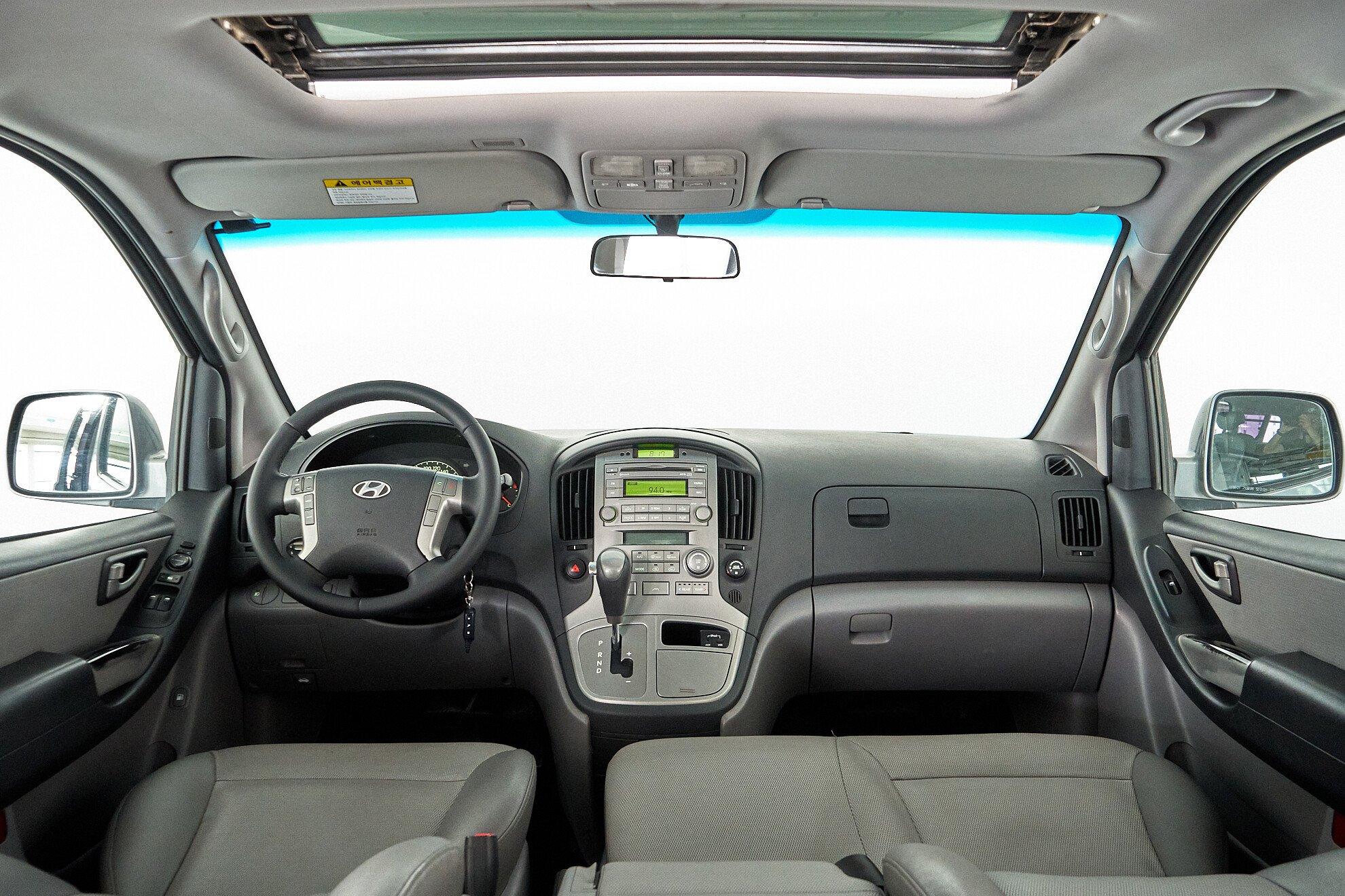 Hyundai Grand Starex 2012, серебряный