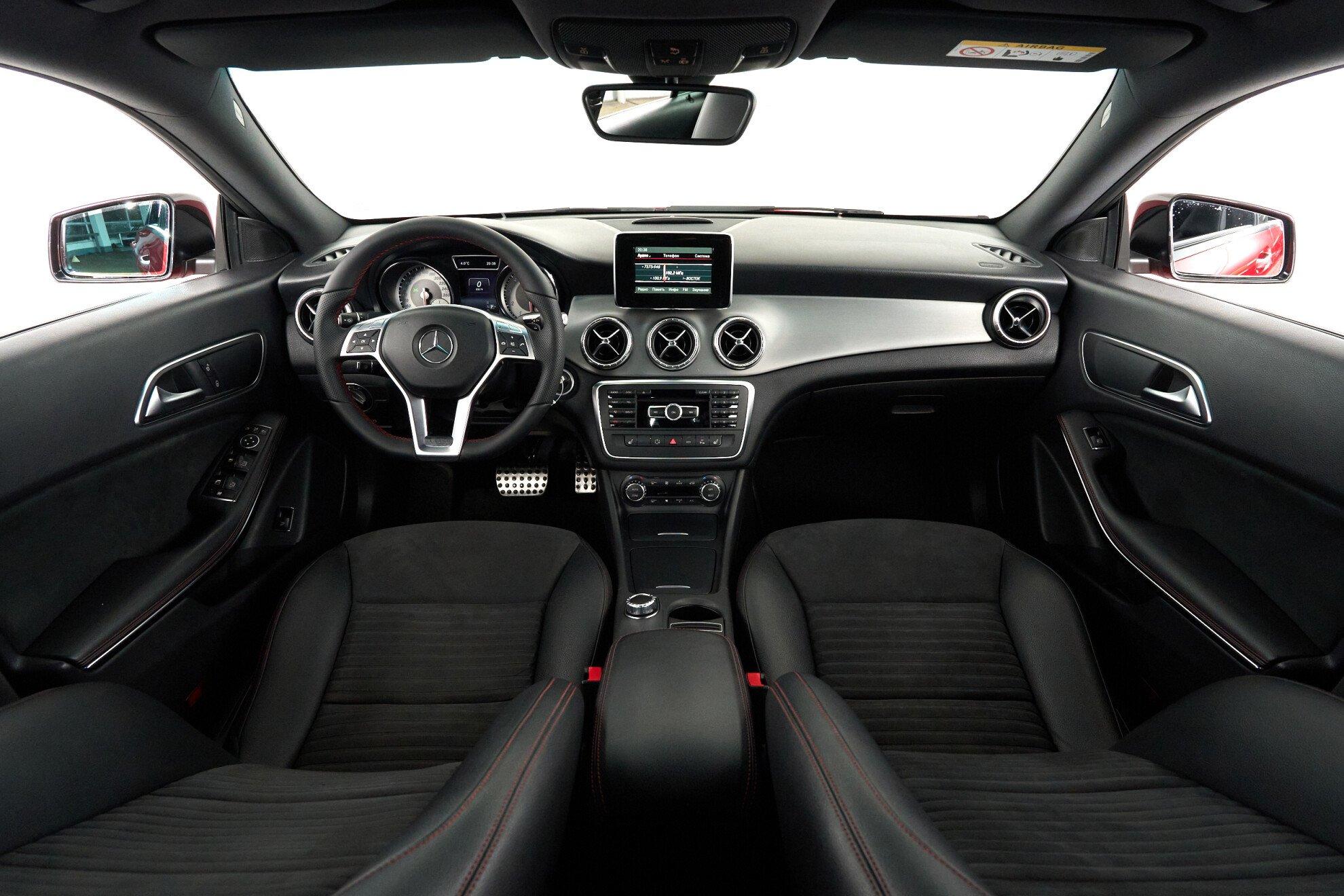 Mercedes-Benz CLA 2014, красный