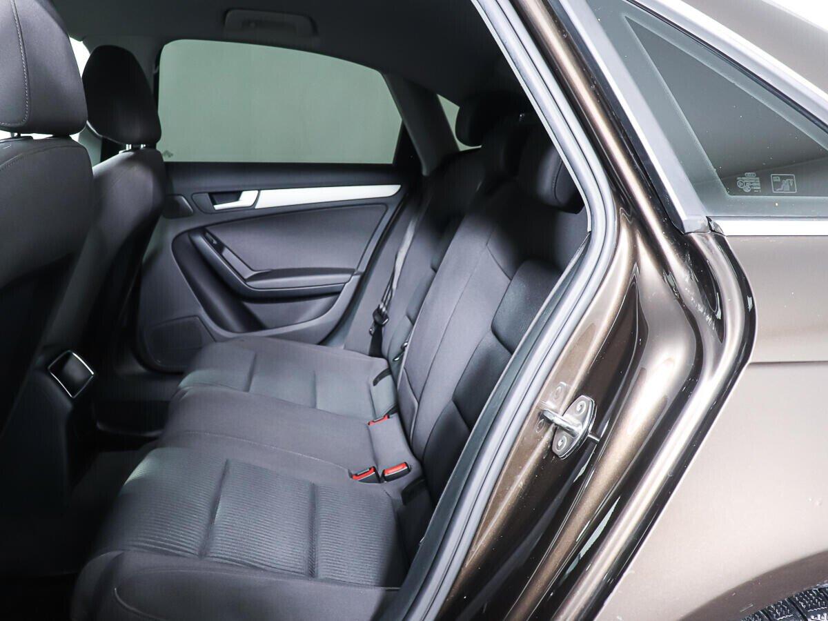 Audi A4 2015, коричневый