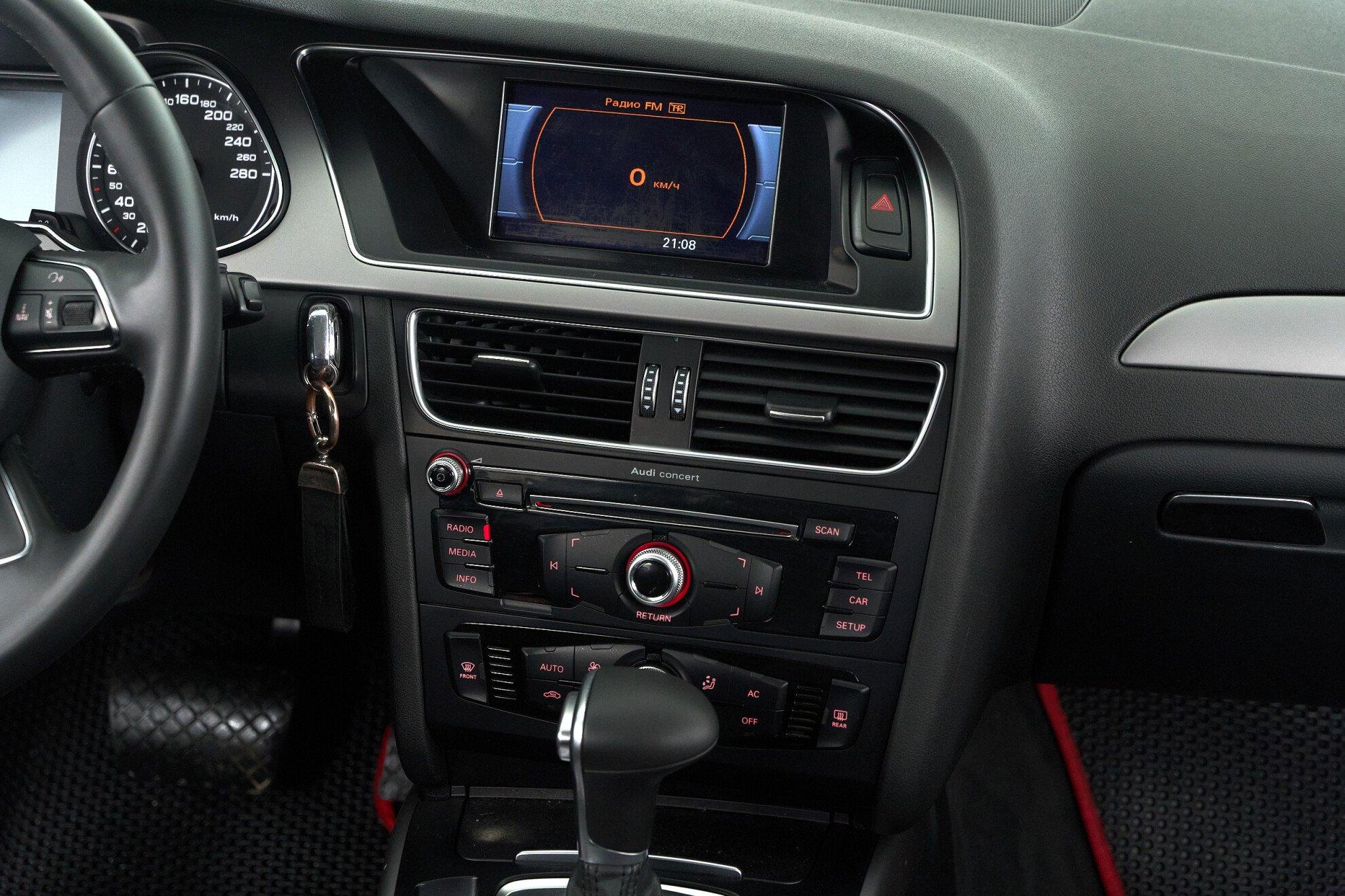 Audi A4 2013, белый