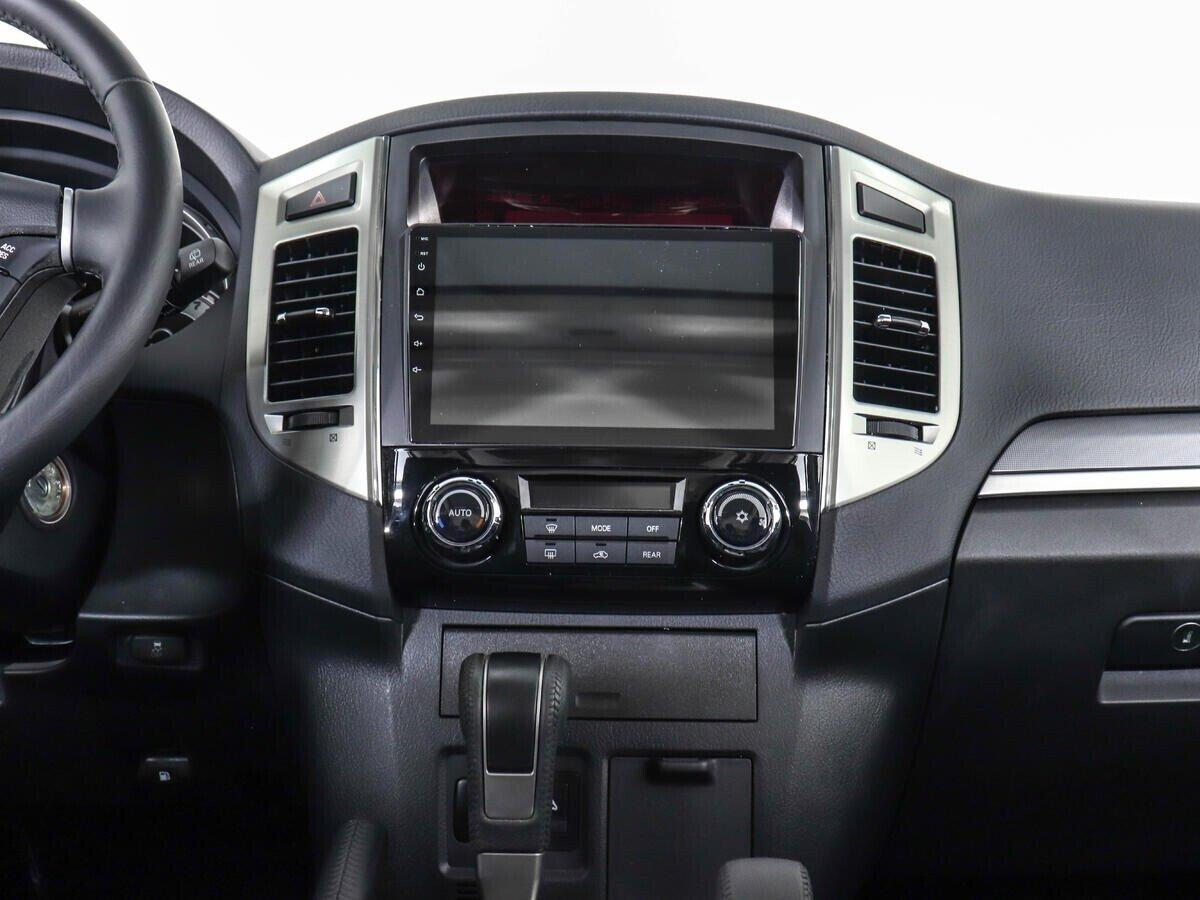 Mitsubishi Pajero 2021, белый