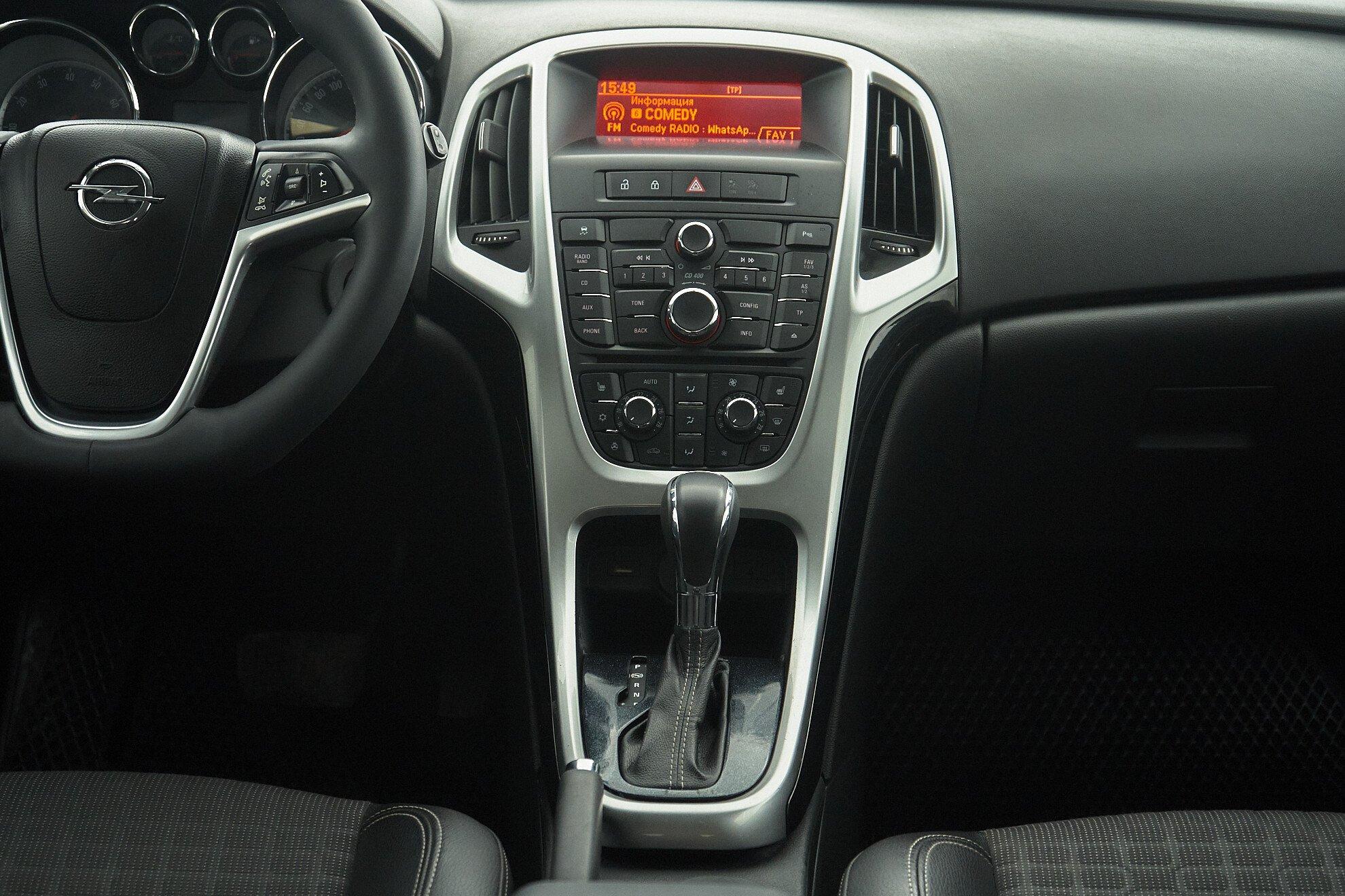 Opel Astra 2013, серый