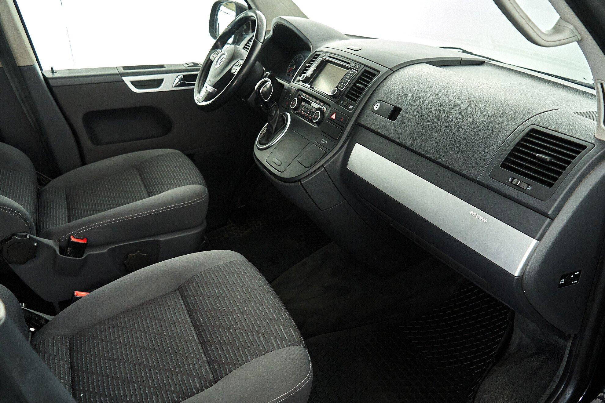 Volkswagen Multivan 2012, черный