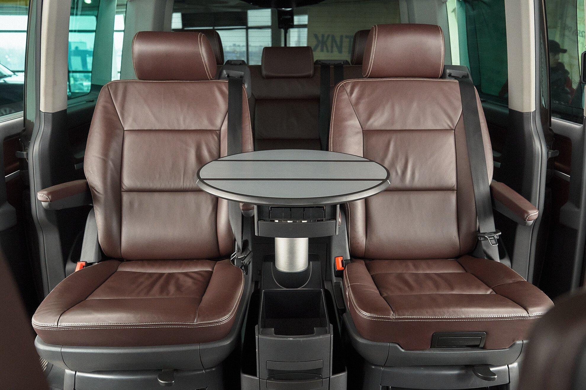 Volkswagen Multivan 2010, коричневый