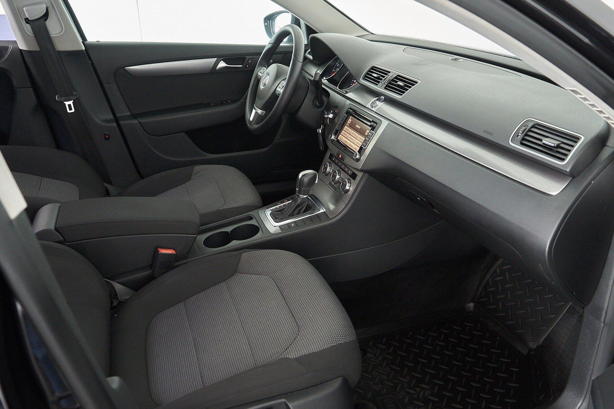 Volkswagen Passat 2012, черный