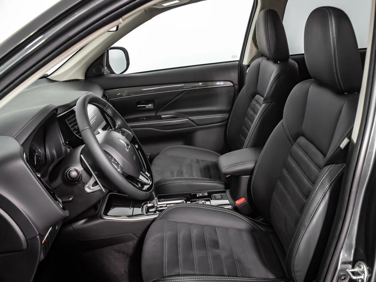 Mitsubishi Outlander 2021, серый