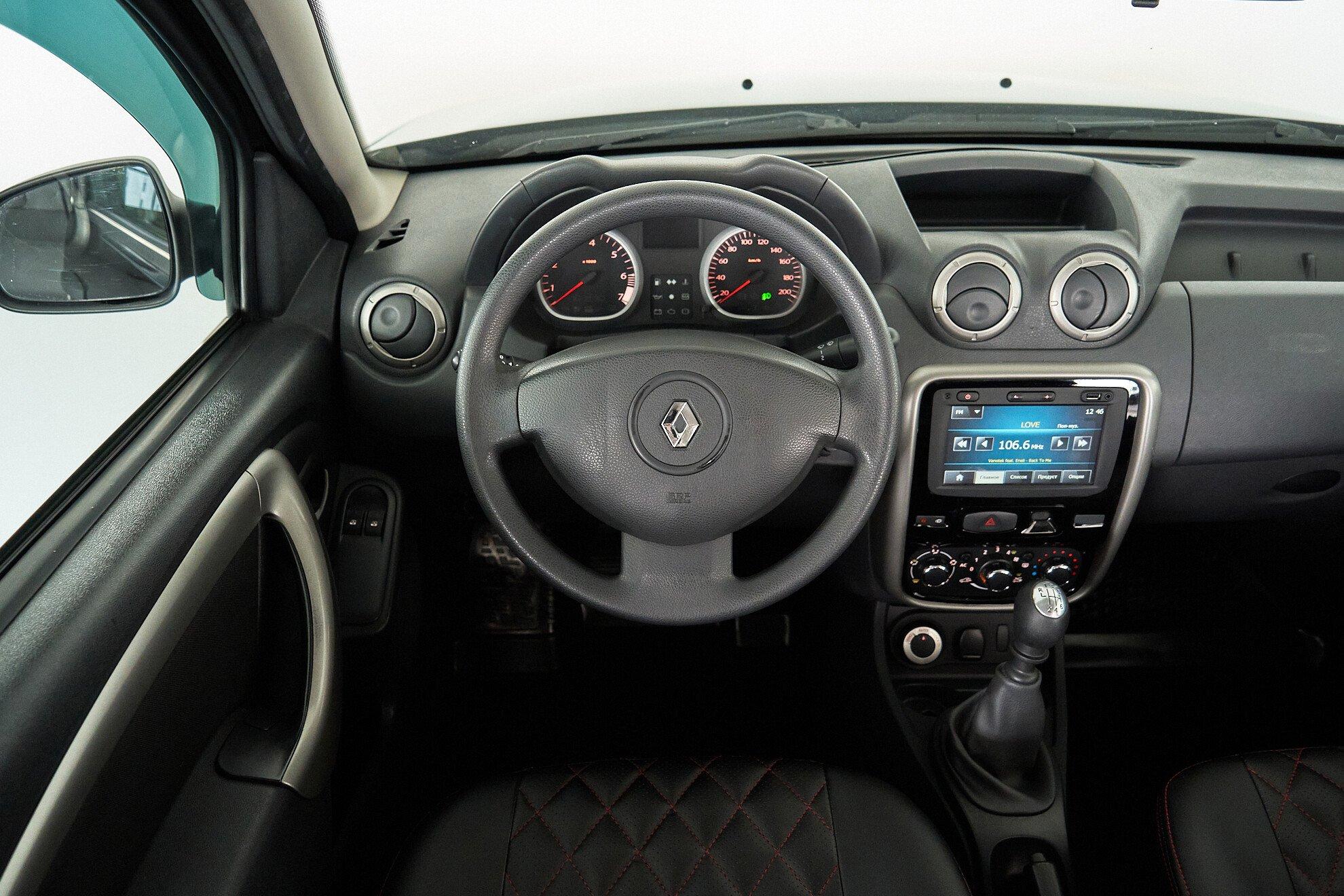 Renault Duster 2015, черный