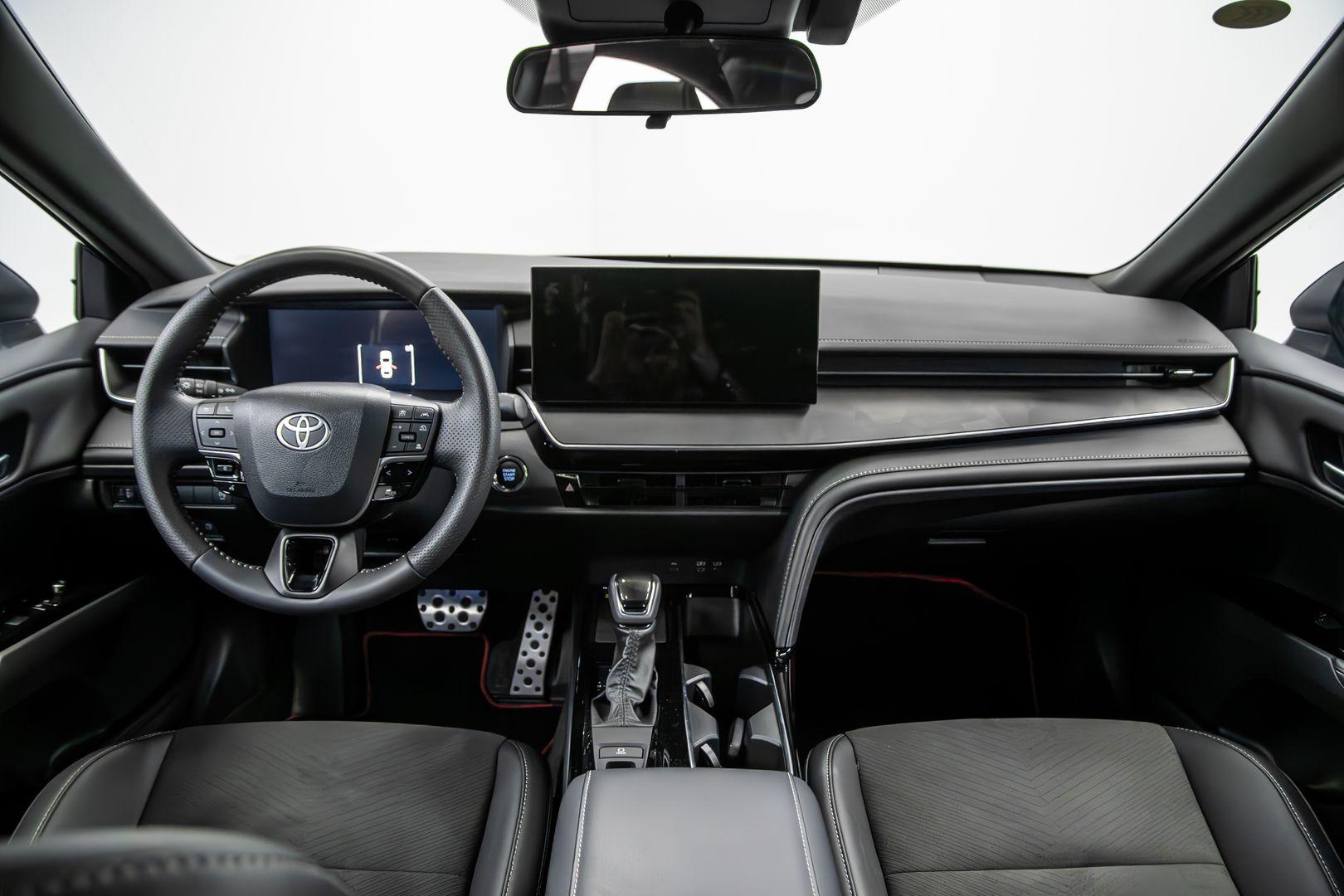 Toyota Camry 2024, черный