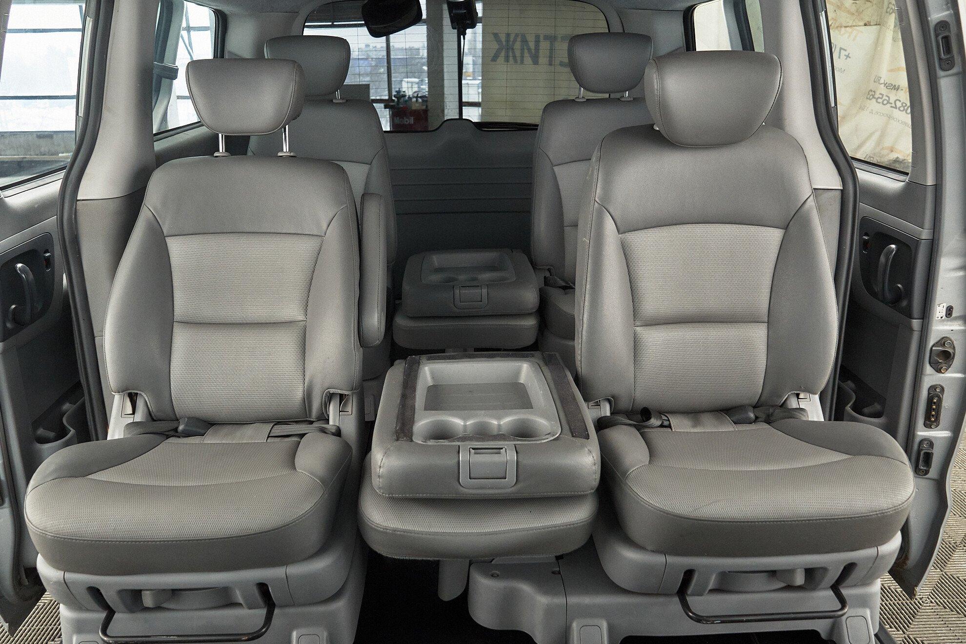 Hyundai Grand Starex 2013, серебряный