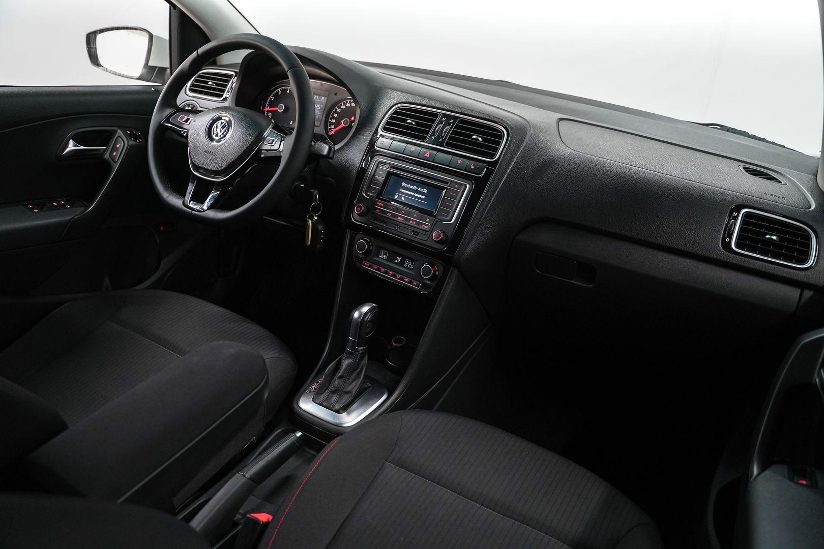 Volkswagen Polo 2017, белый