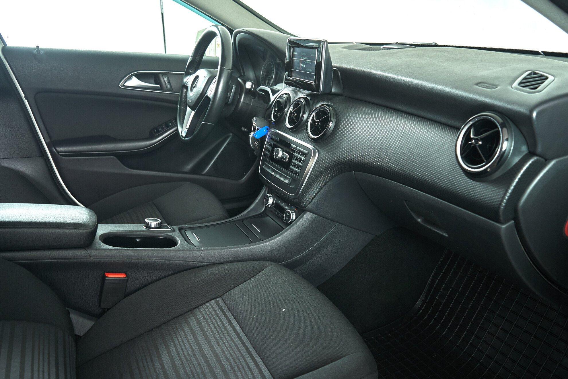 Mercedes-Benz A-Класс 2014, белый