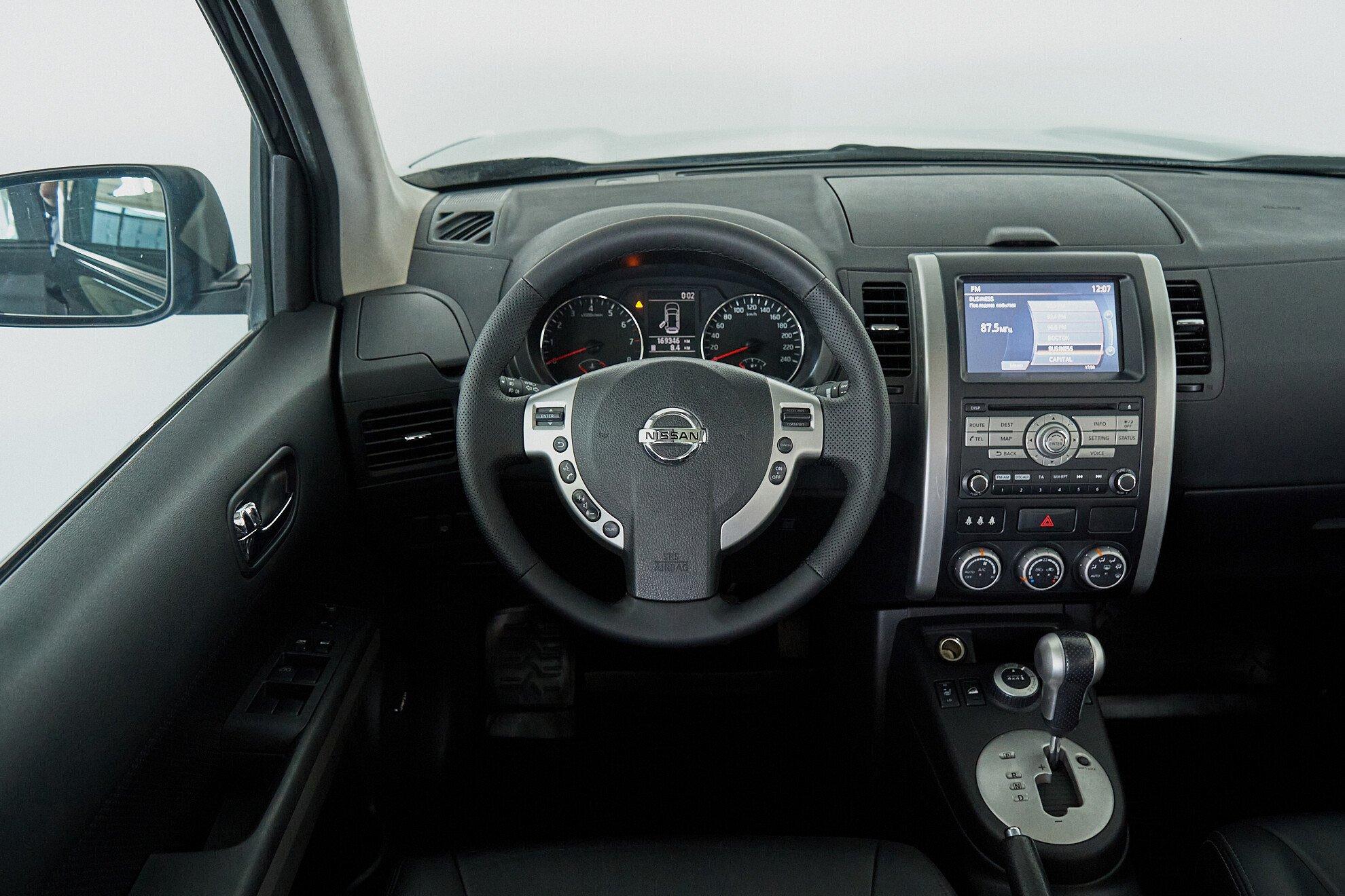 Nissan X-Trail 2011, черный