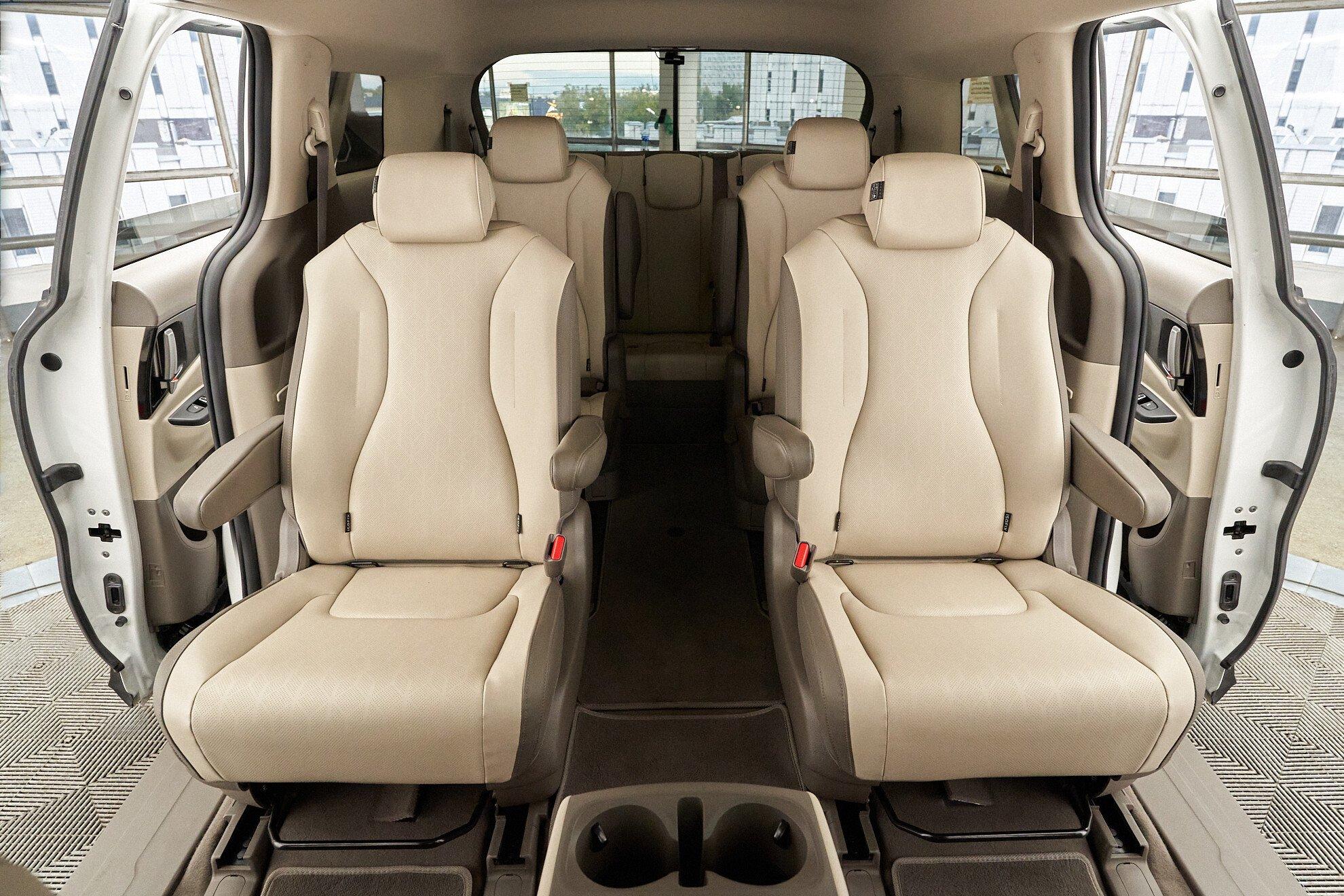 Kia Carnival 2021, белый