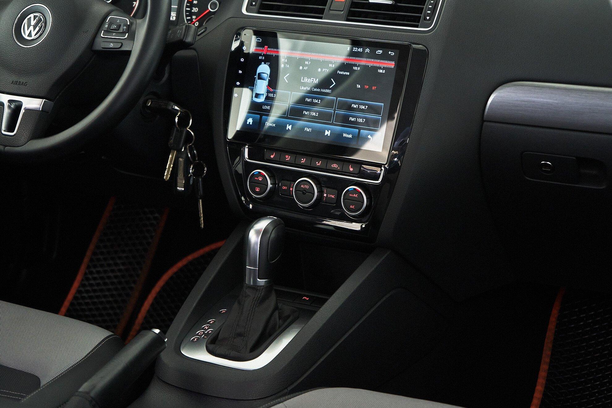 Volkswagen Jetta 2013, черный