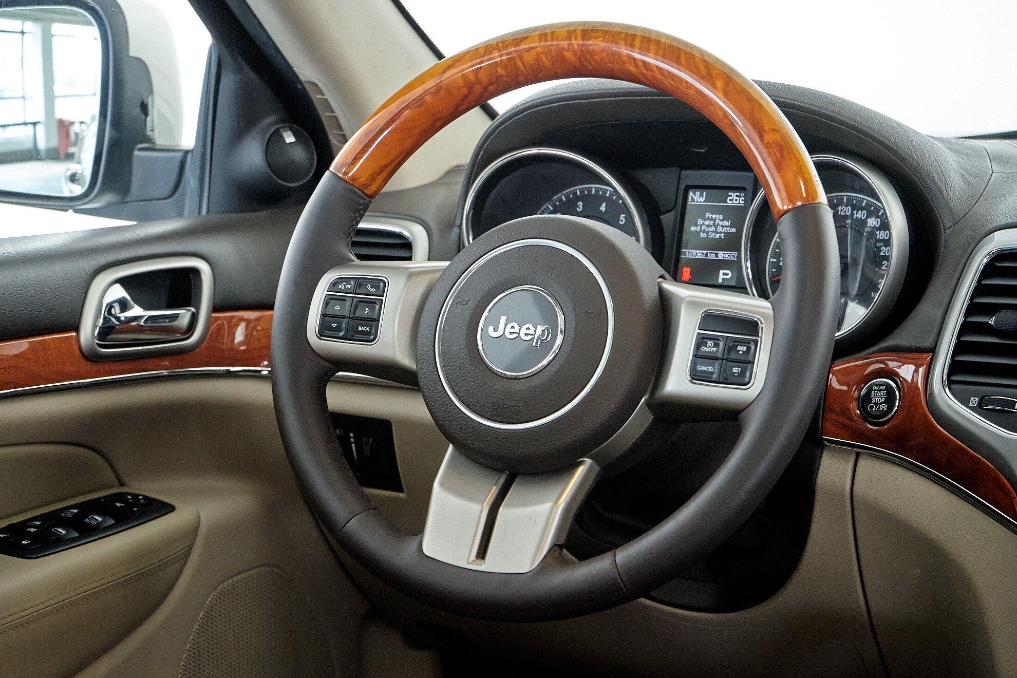 Jeep Grand Cherokee 2010, белый