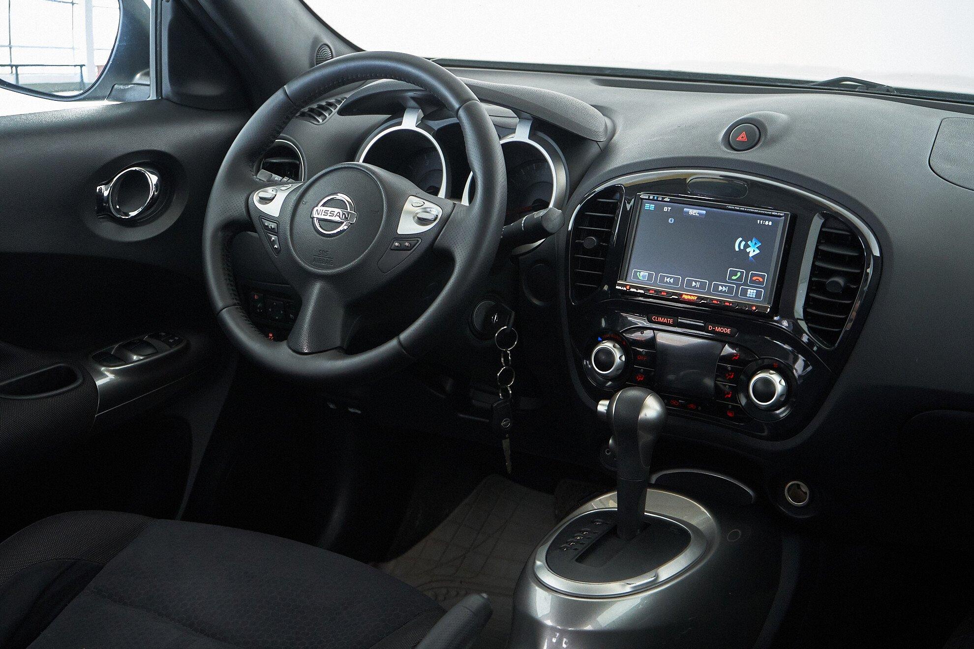 Nissan Juke 2012, белый