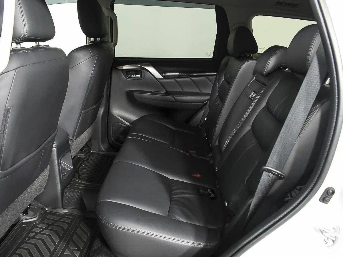Mitsubishi Pajero Sport 2018, белый