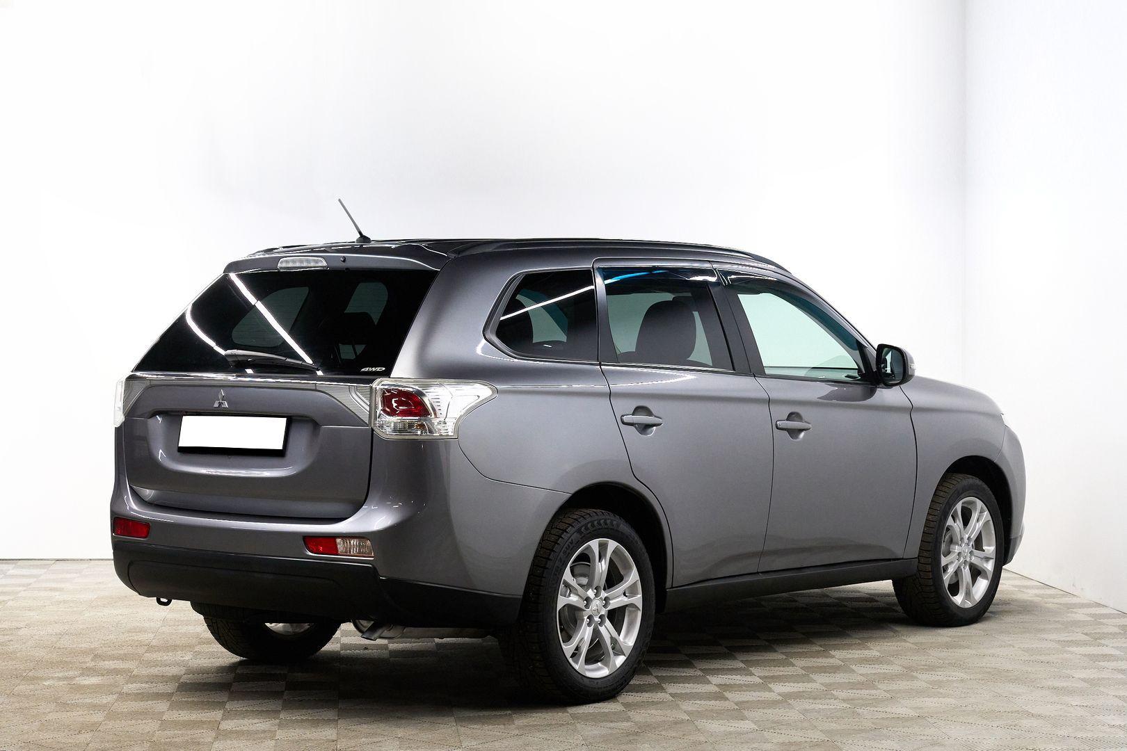 Mitsubishi Outlander 2012, серый
