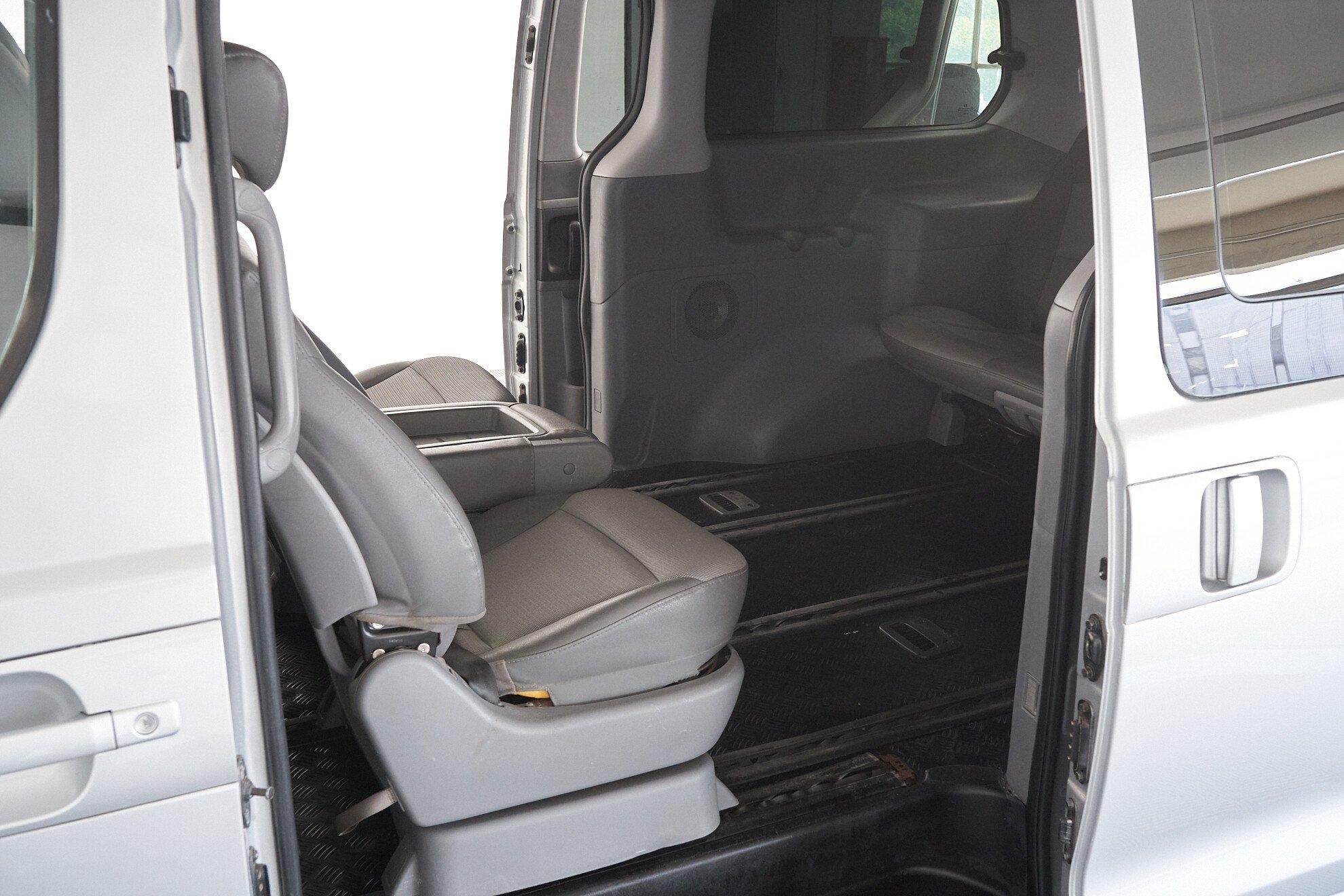 Hyundai Grand Starex 2008, серебряный