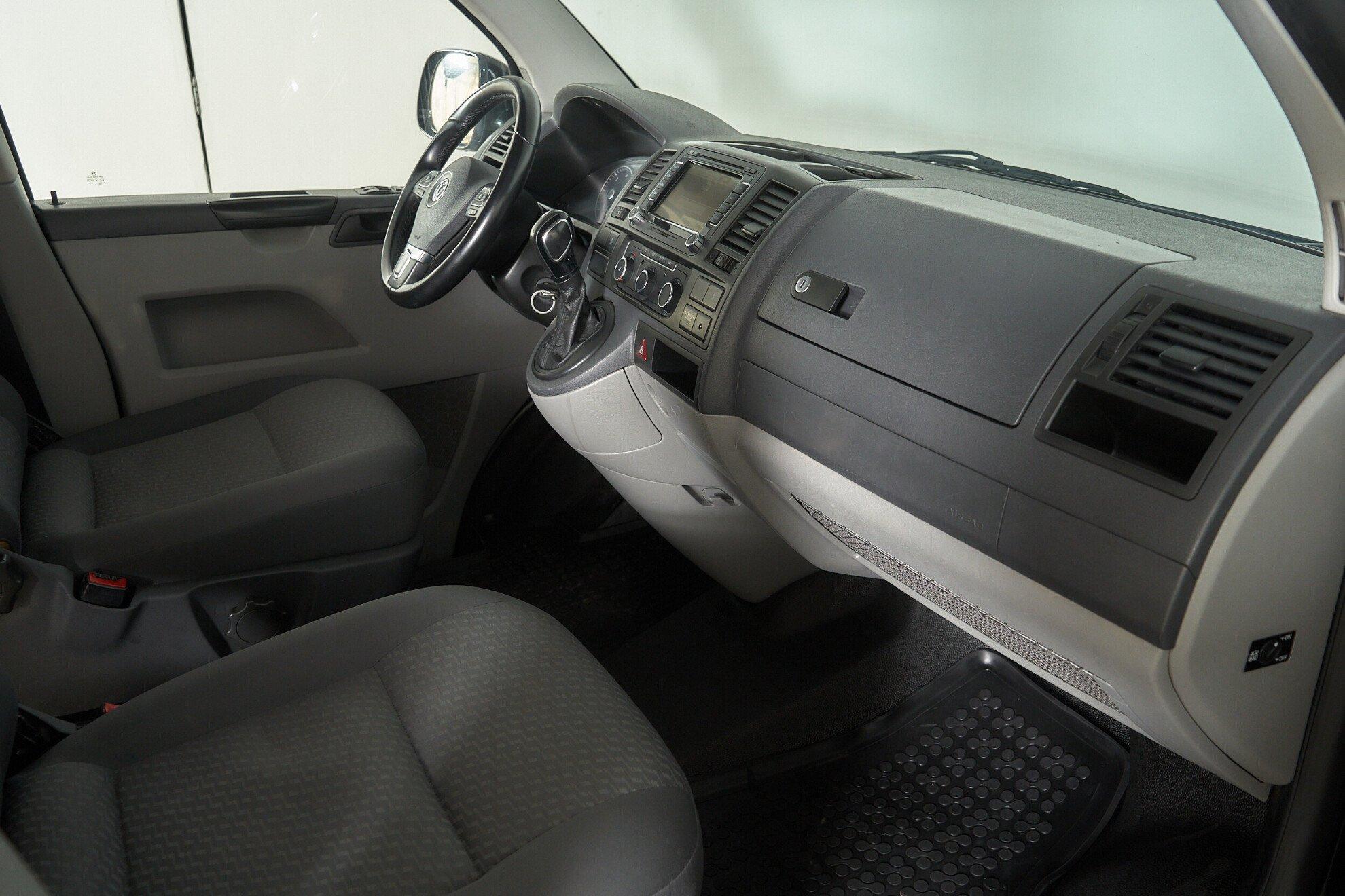 Volkswagen Caravelle 2012, черный