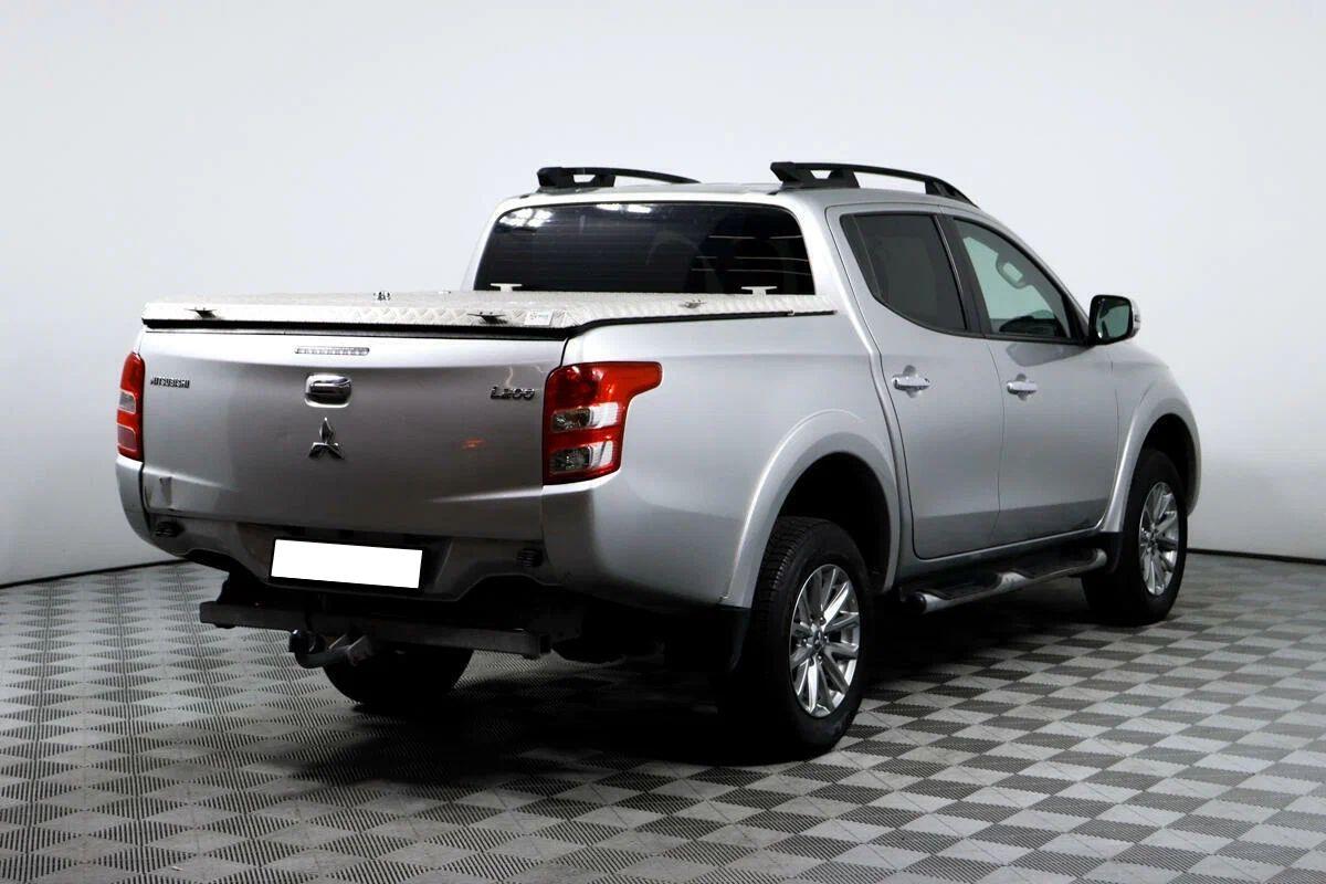 Mitsubishi L200 2016, серебряный