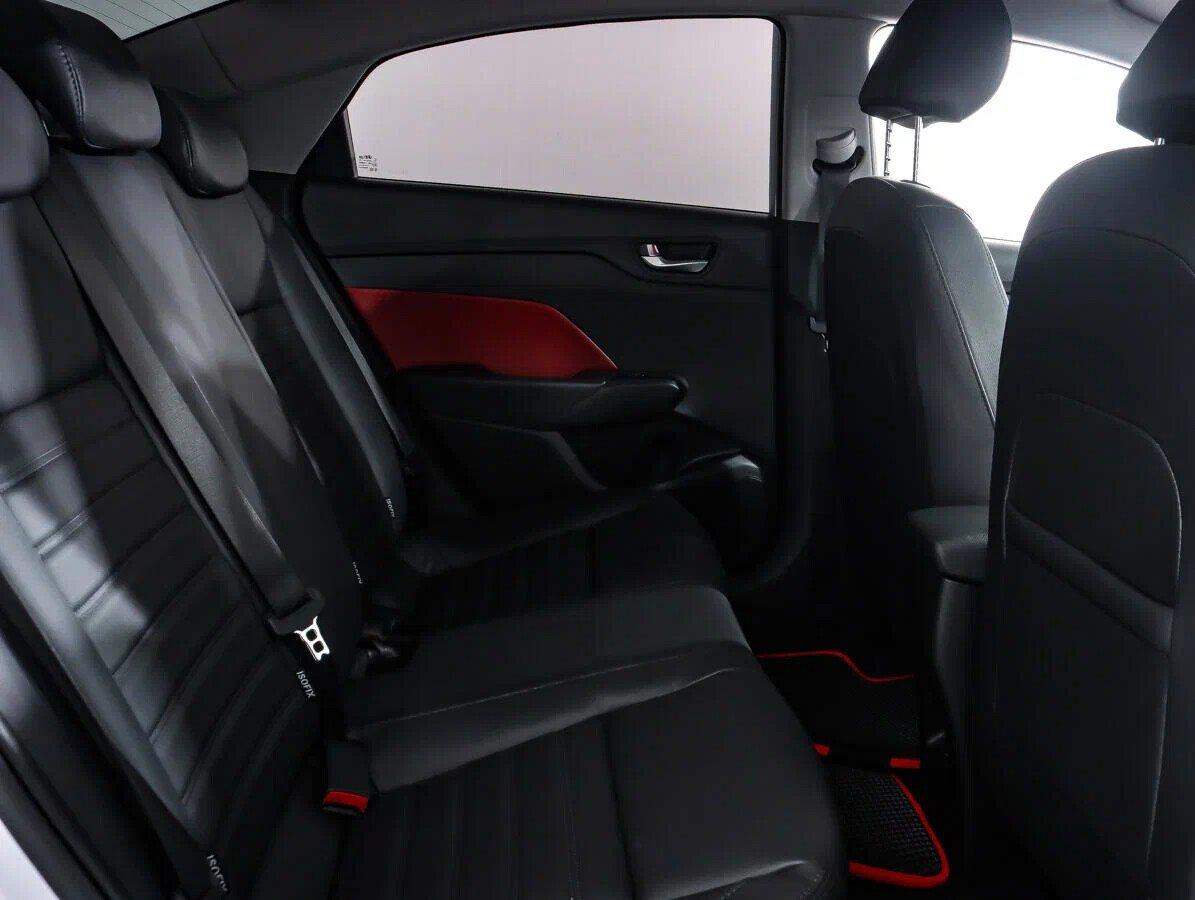 Hyundai Solaris 2022, серебряный