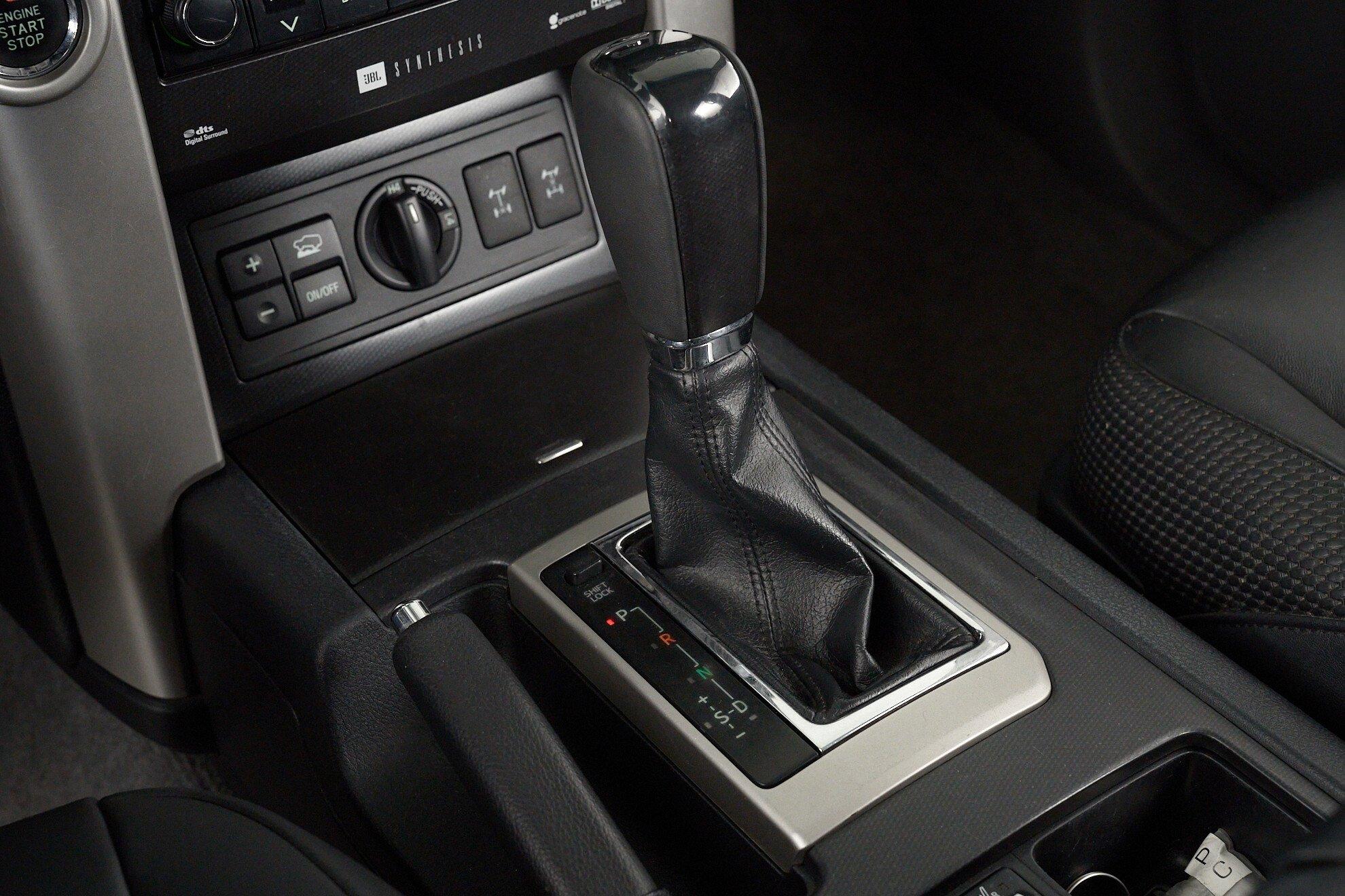 Toyota Land Cruiser Prado 2011, серый