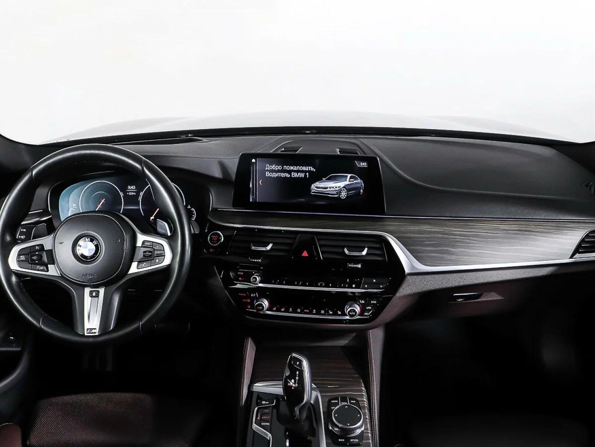 BMW 5 серии 2019, синий