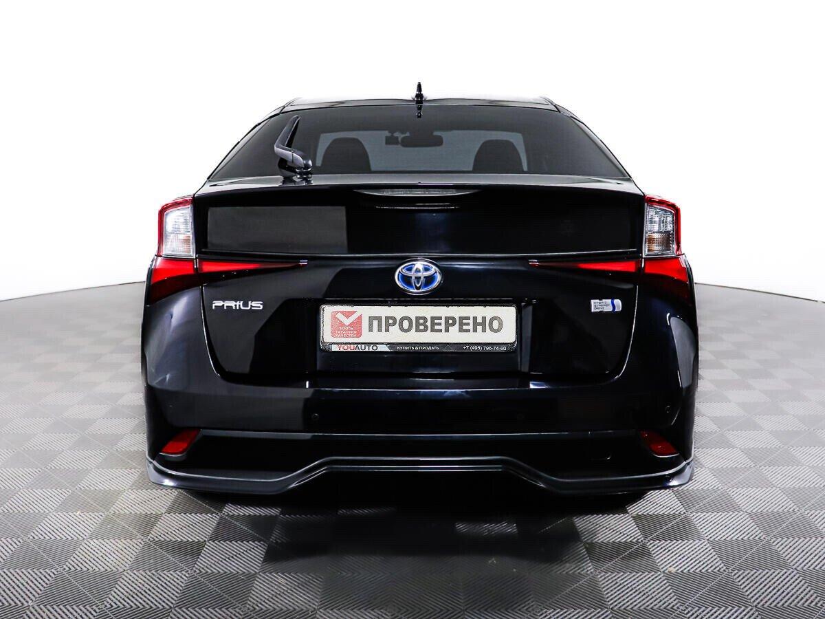 Toyota Prius 2020, черный