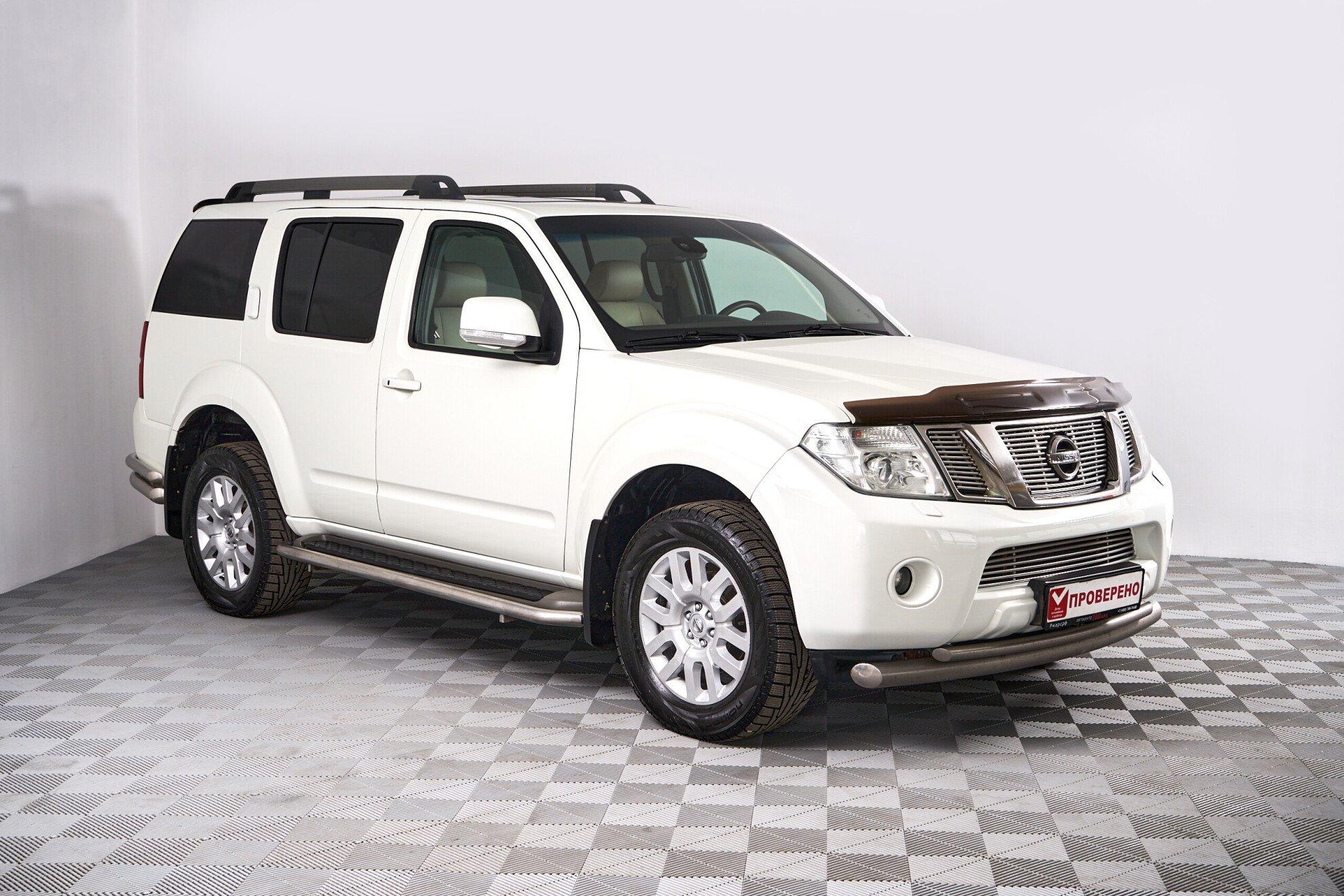 Nissan Pathfinder 2012, белый